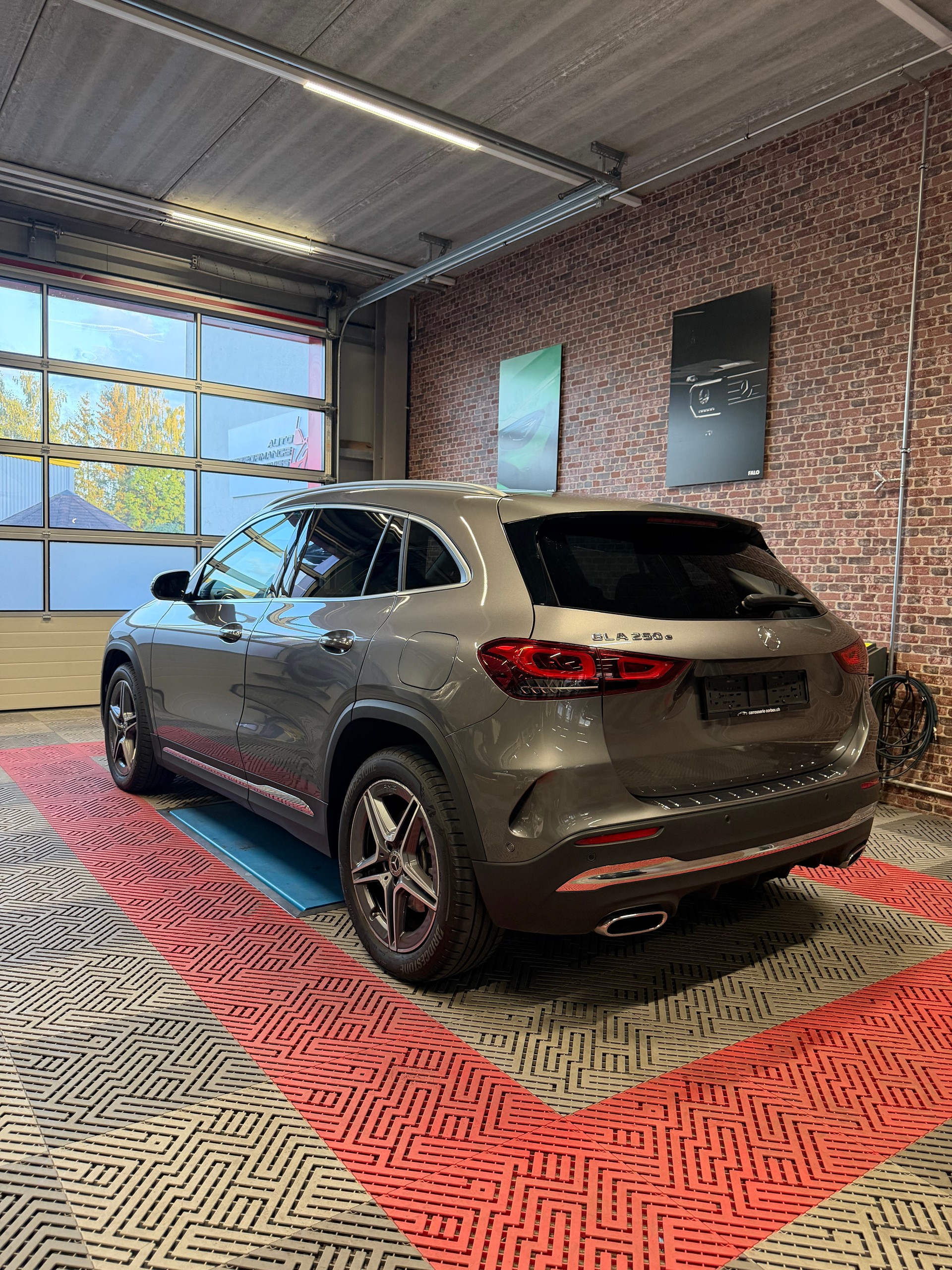 MERCEDES-BENZ GLA 250 e 8G-DCT AMG LINE-image-2