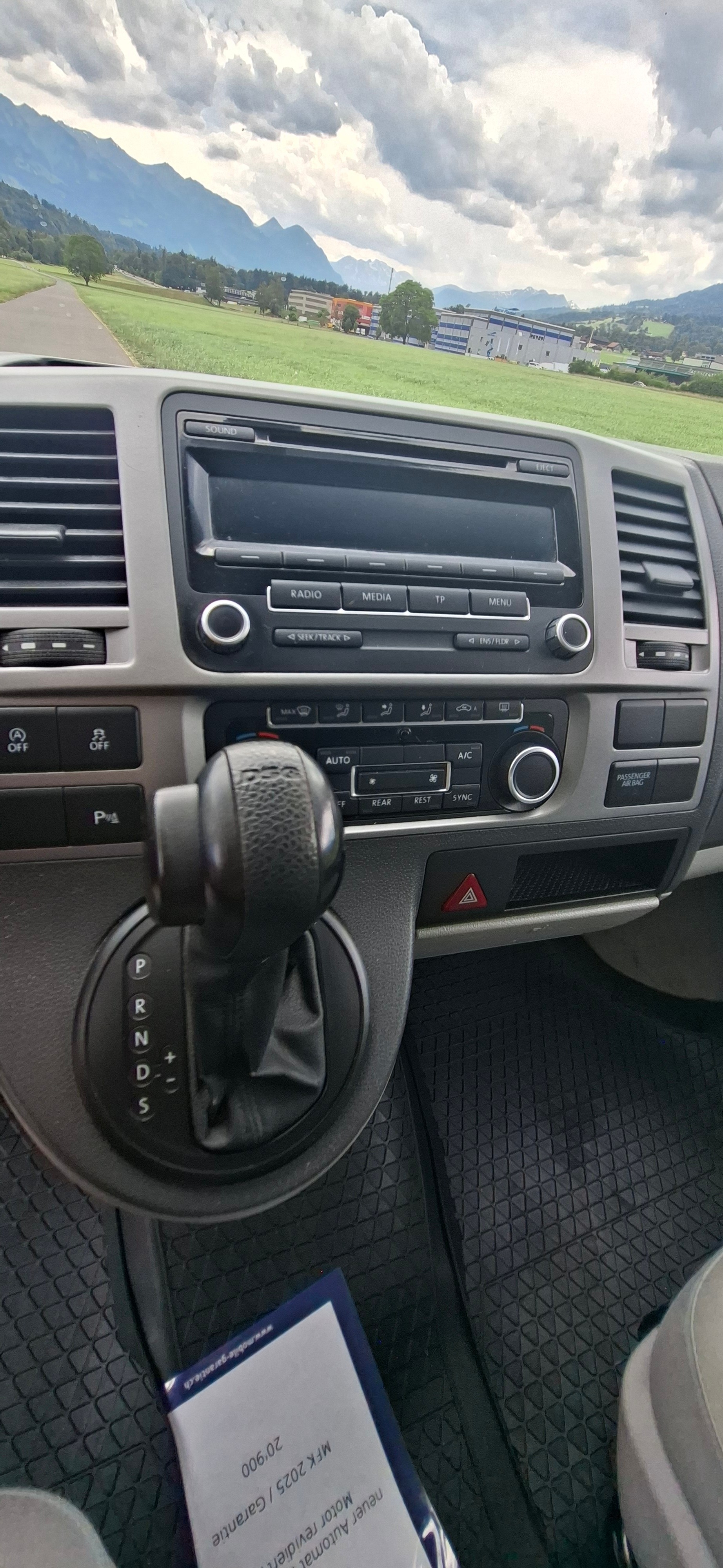 VW T5 California 2.0 TDI Beach DSG-image-12