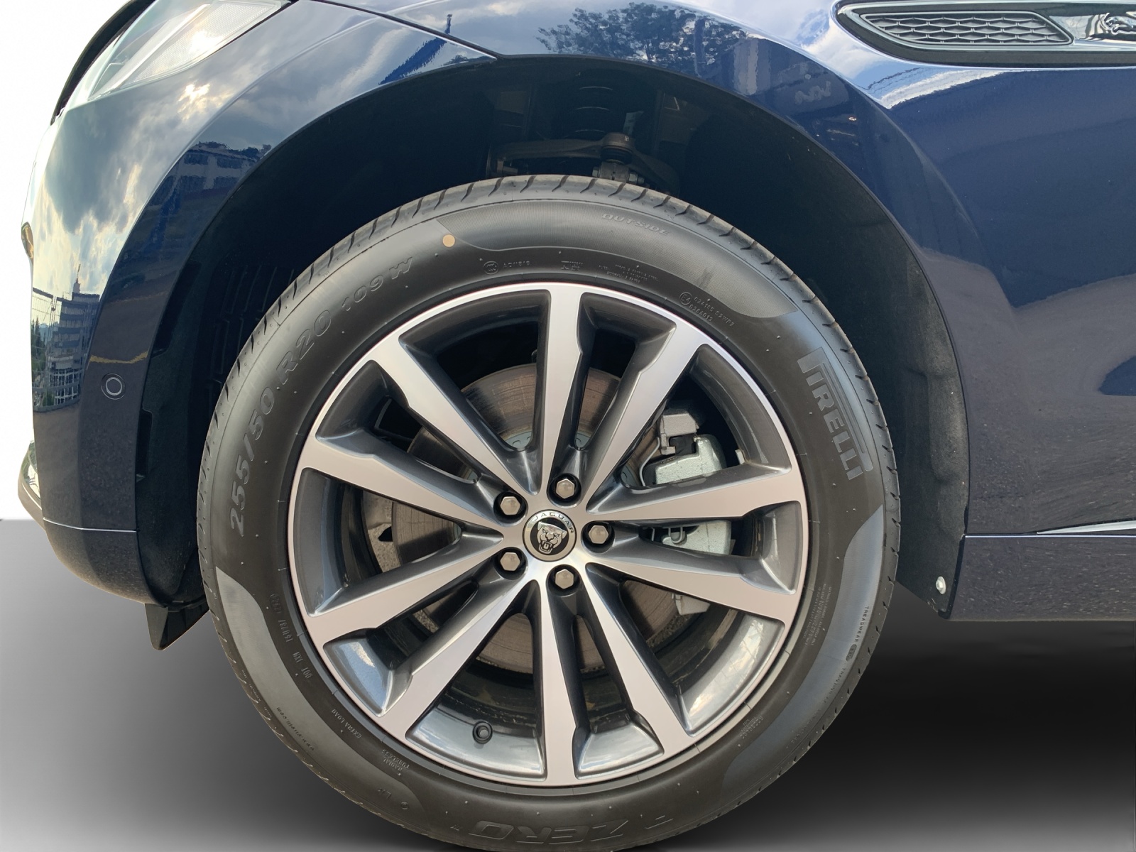 JAGUAR F-Pace 2.0 P400e R-Dynamic HSE 90th Anniversary Ed. AWD 90-image-11