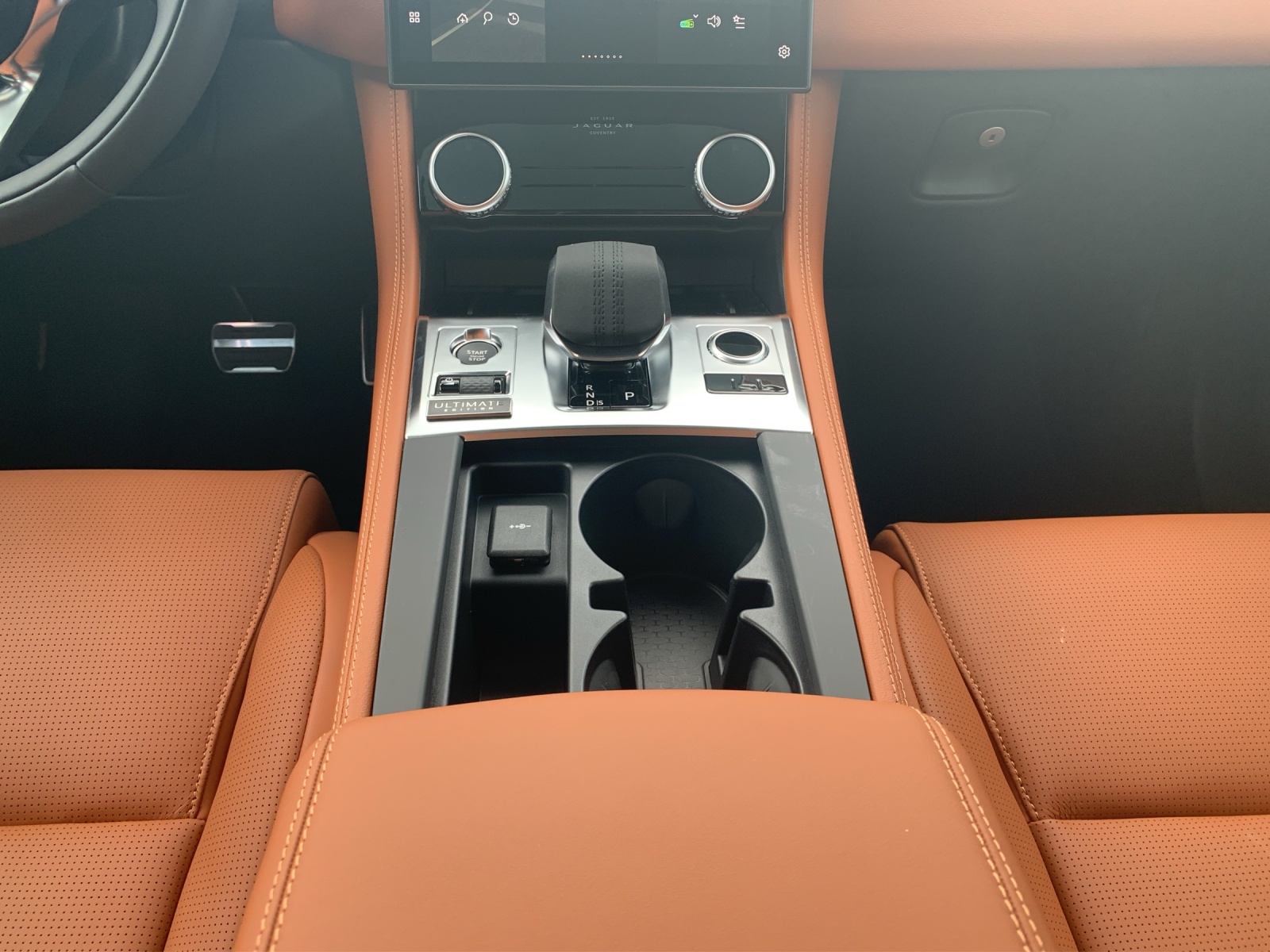 JAGUAR F-Pace 2.0 P400e R-Dynamic HSE 90th Anniversary Ed. AWD 90-image-7