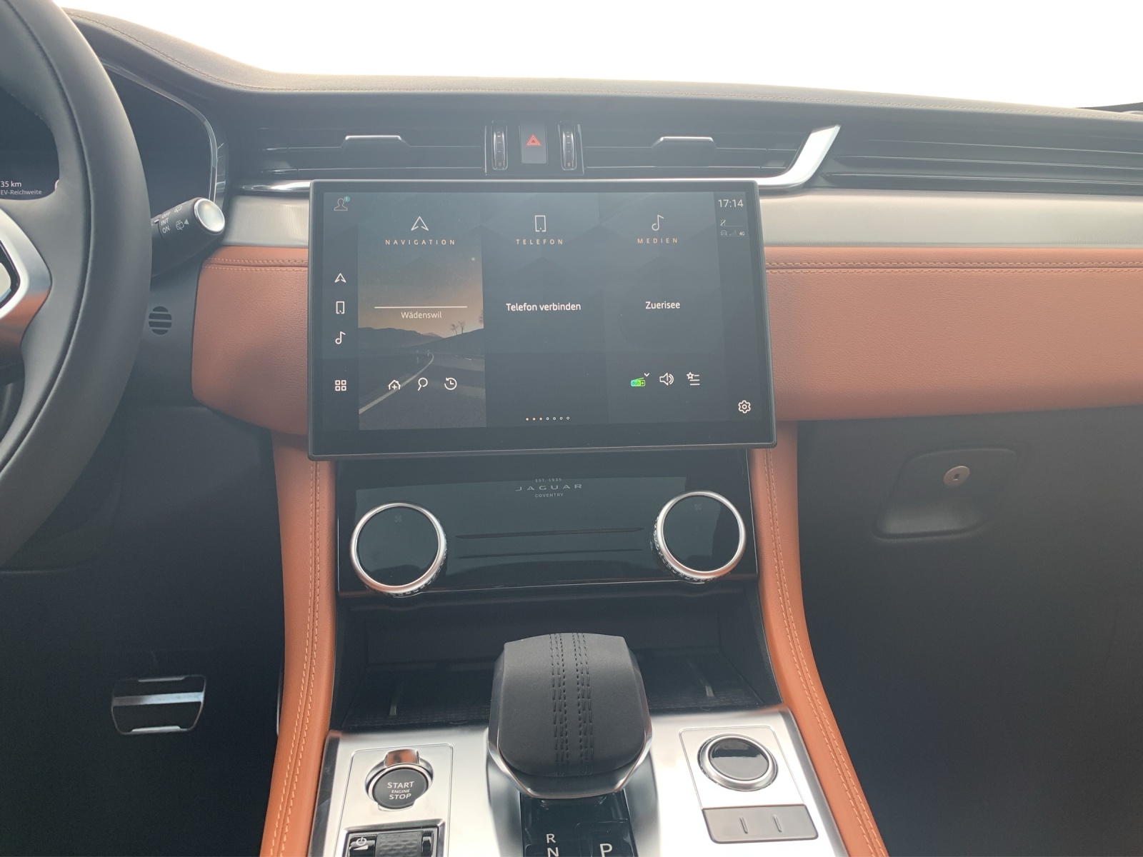 JAGUAR F-Pace 2.0 P400e R-Dynamic HSE 90th Anniversary Ed. AWD 90-image-6