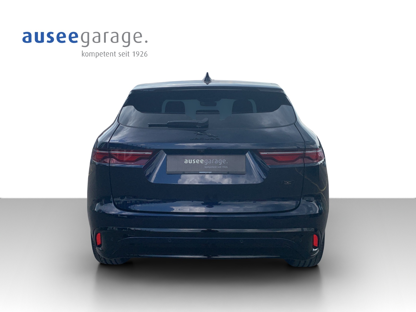 JAGUAR F-Pace 2.0 P400e R-Dynamic HSE 90th Anniversary Ed. AWD 90-image-3