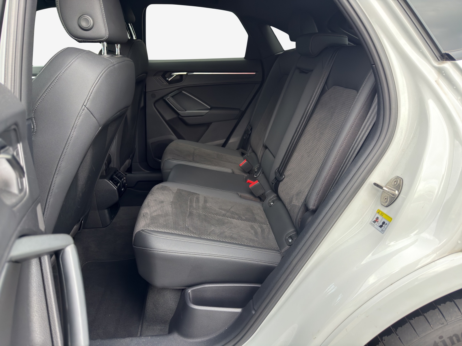 AUDI Q3 Sportback 35 TFSI S line Attraction S-tronic-image-11