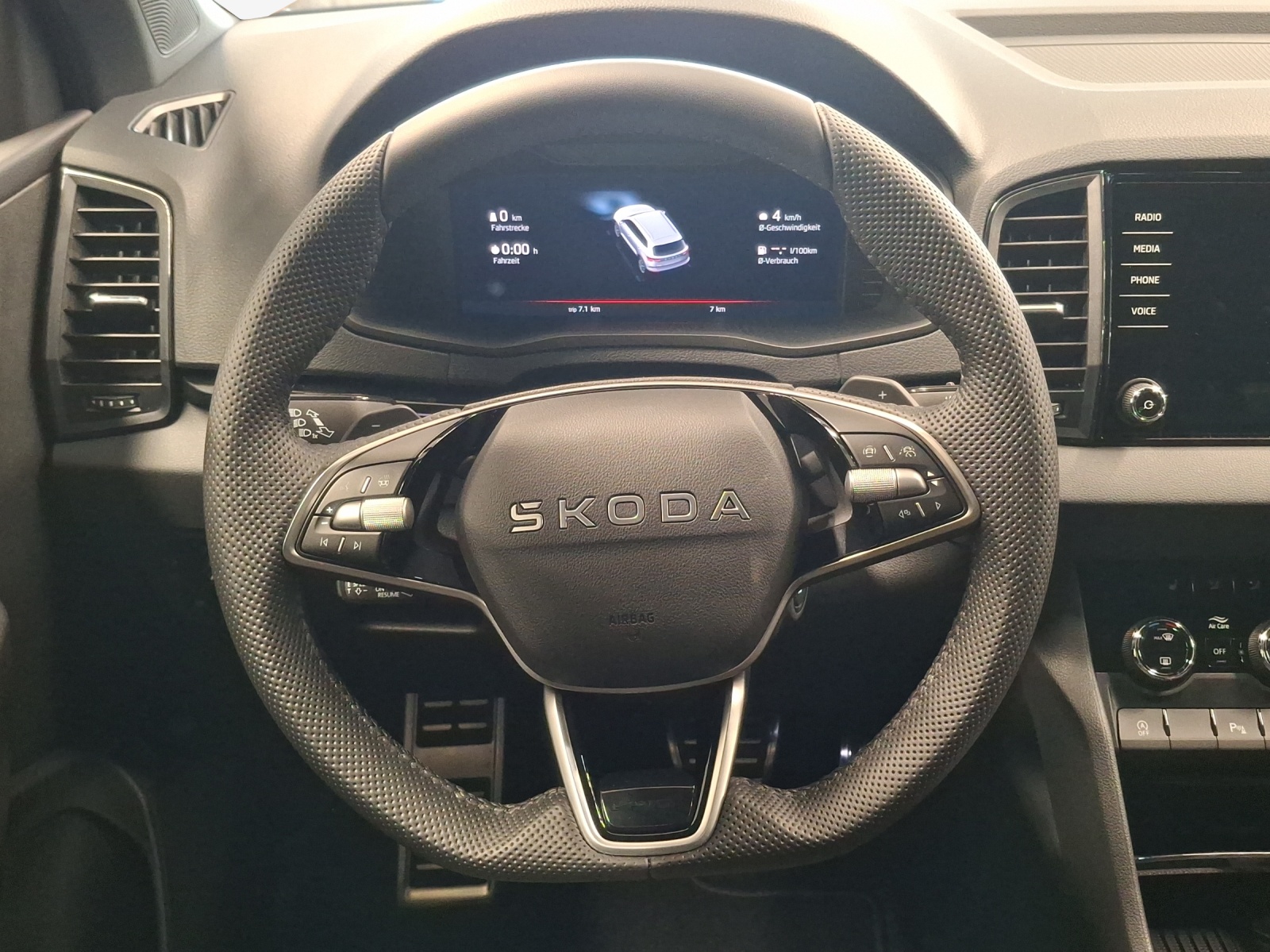 SKODA Karoq Dynamic Limited Edition-image-9
