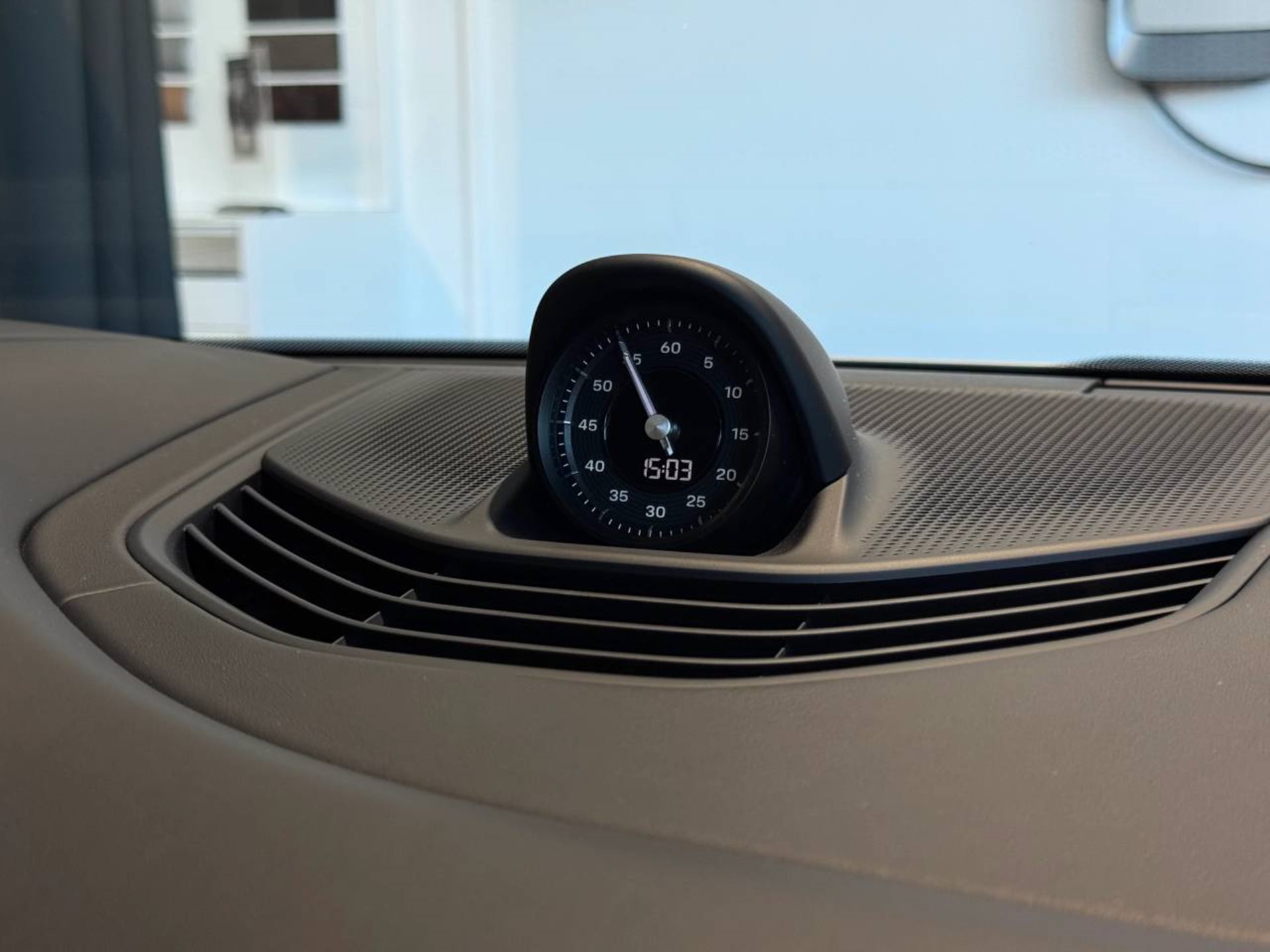 PORSCHE Taycan Turbo S Sport Turismo-image-27