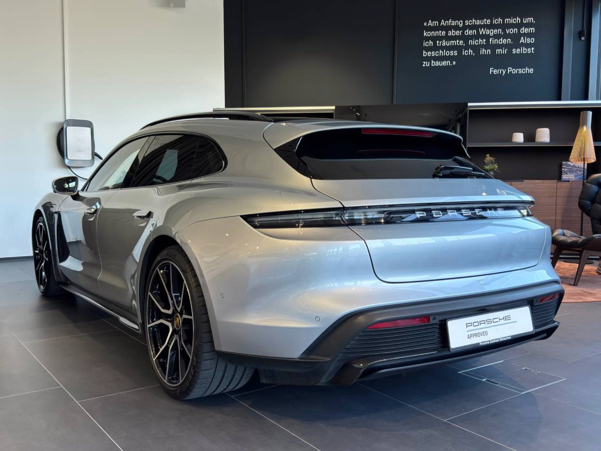 PORSCHE Taycan Turbo S Sport Turismo-showroom-element-2