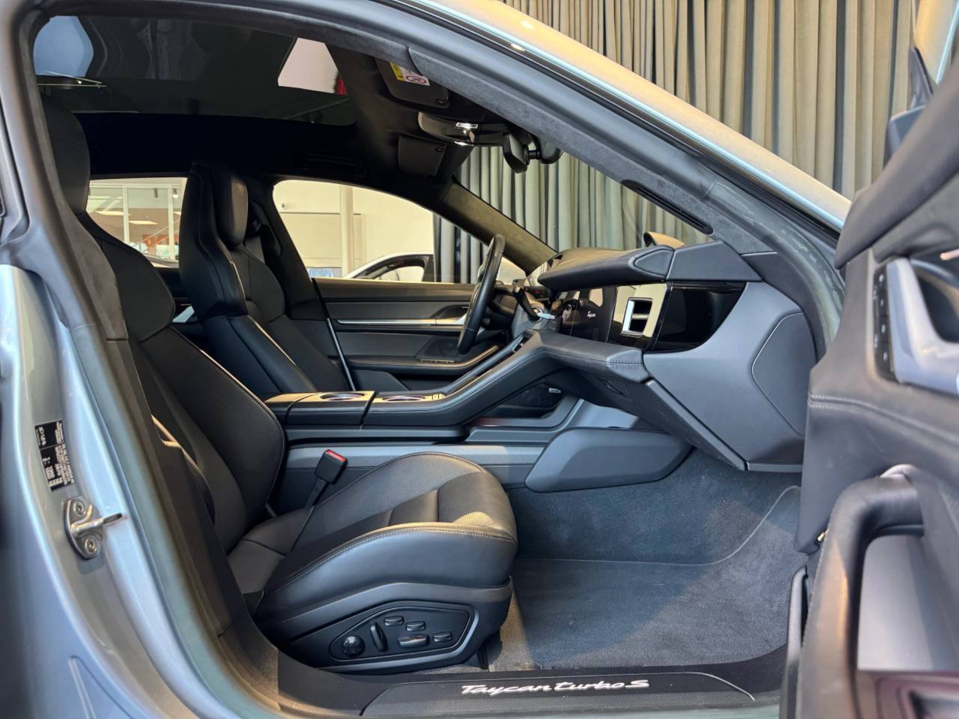 PORSCHE Taycan Turbo S Sport Turismo-image-20
