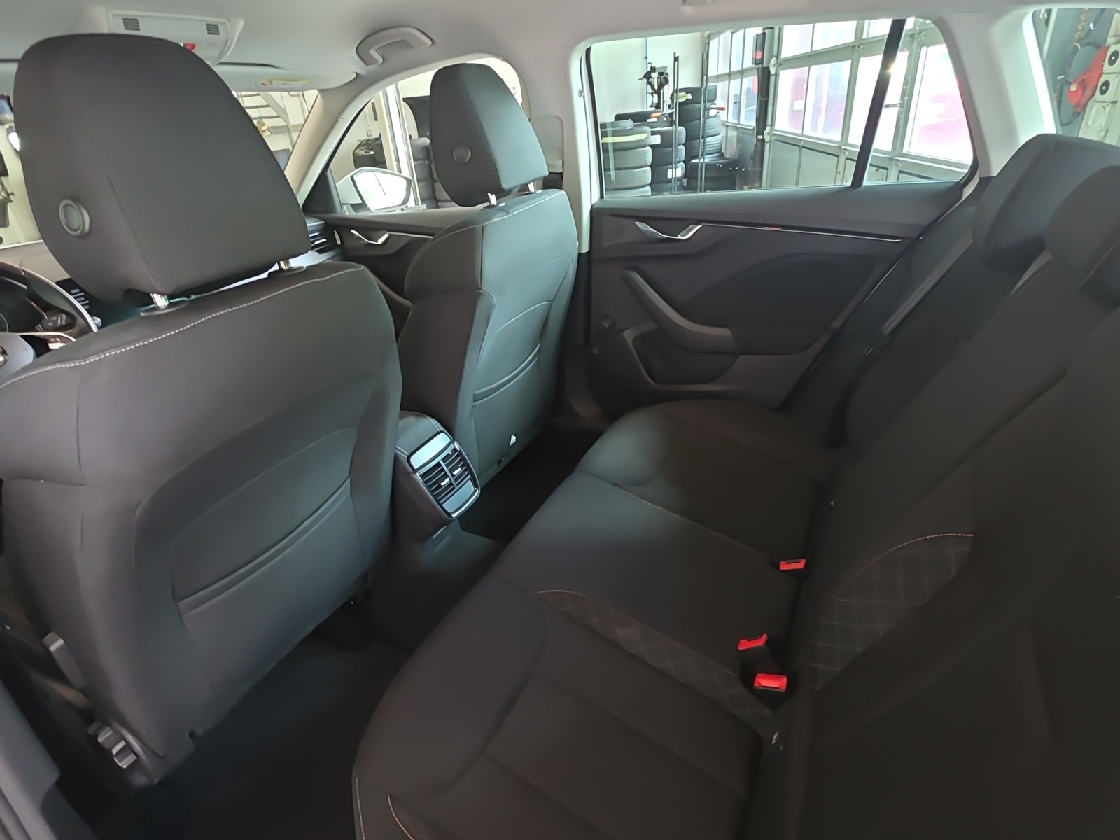 SKODA Kamiq 1.5 TSI Fresh DSG-image-6