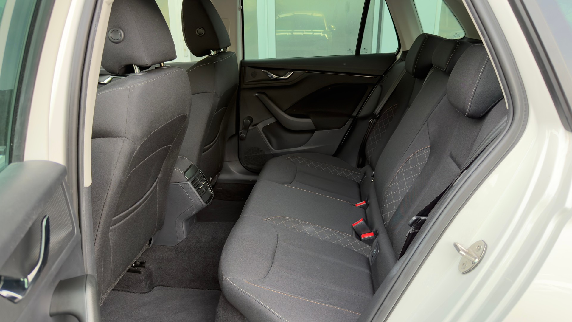 SKODA Kamiq 1.5 TSI Fresh DSG-image-12