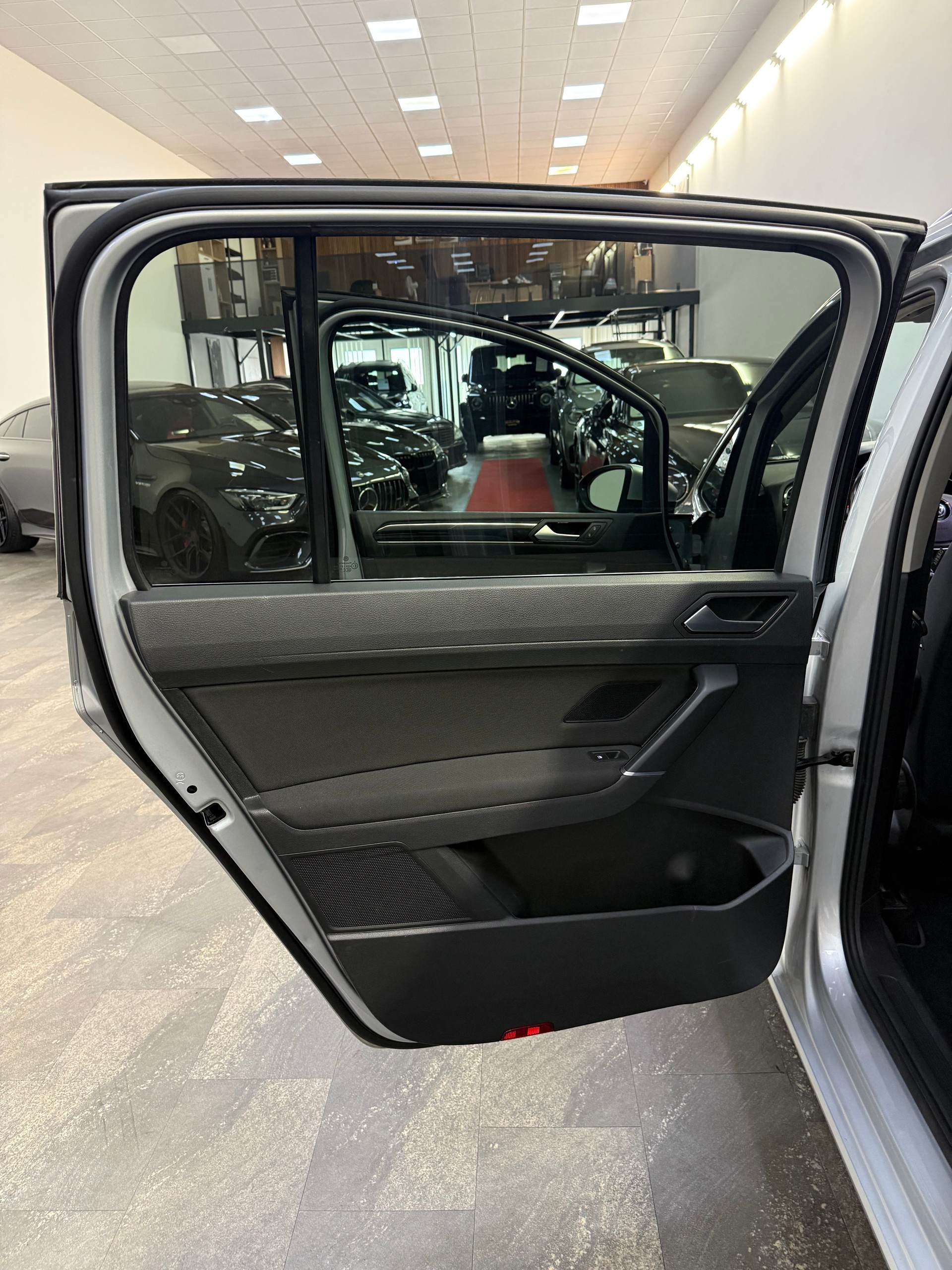 VW Touran 1.6 TDI BlueMotion Technology Trendline DSG-image-16