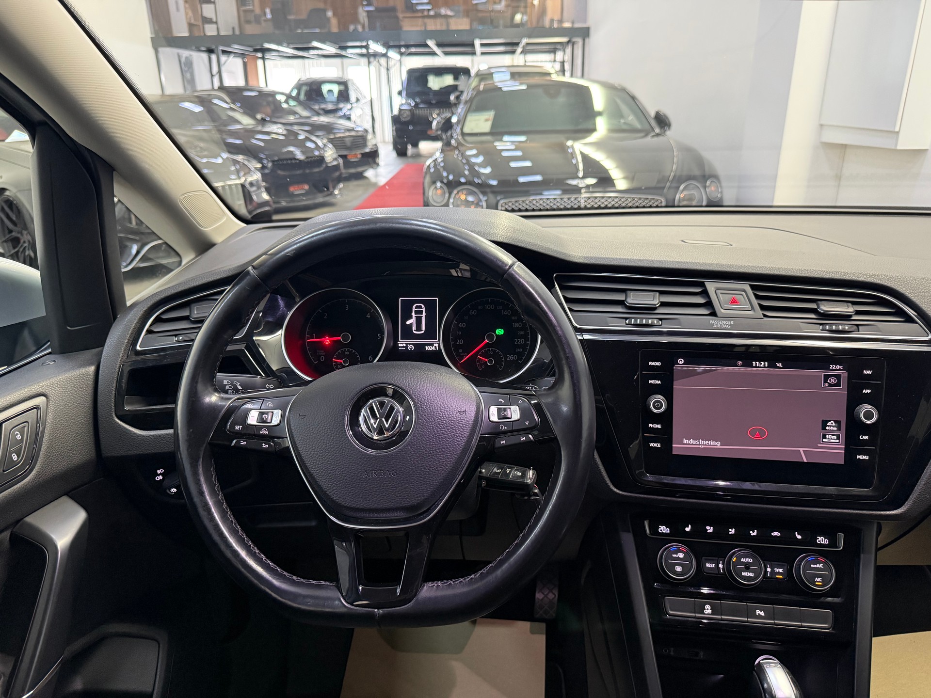 VW Touran 1.6 TDI BlueMotion Technology Trendline DSG-image-10