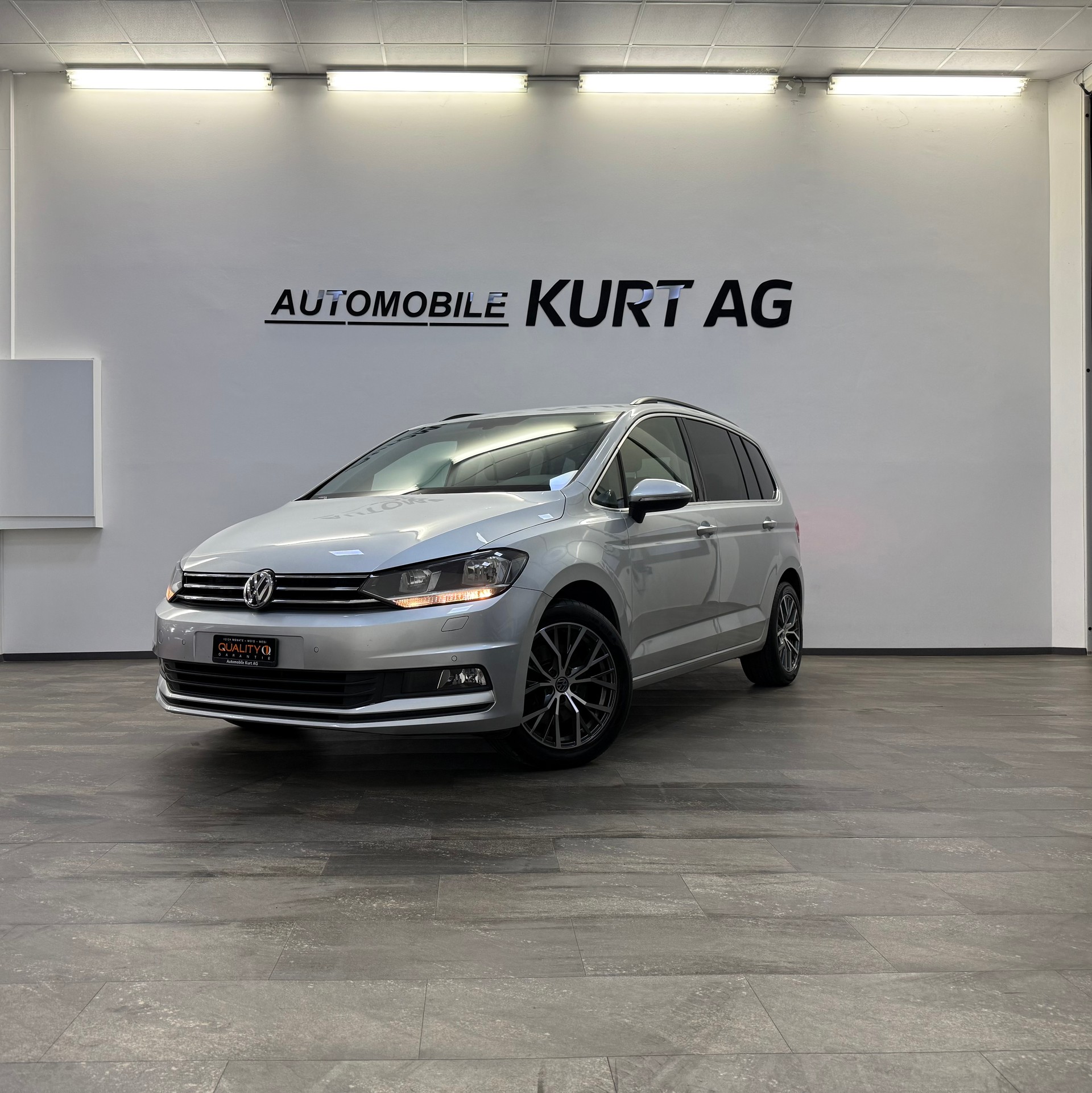 VW Touran 1.6 TDI BlueMotion Technology Trendline DSG-image-1