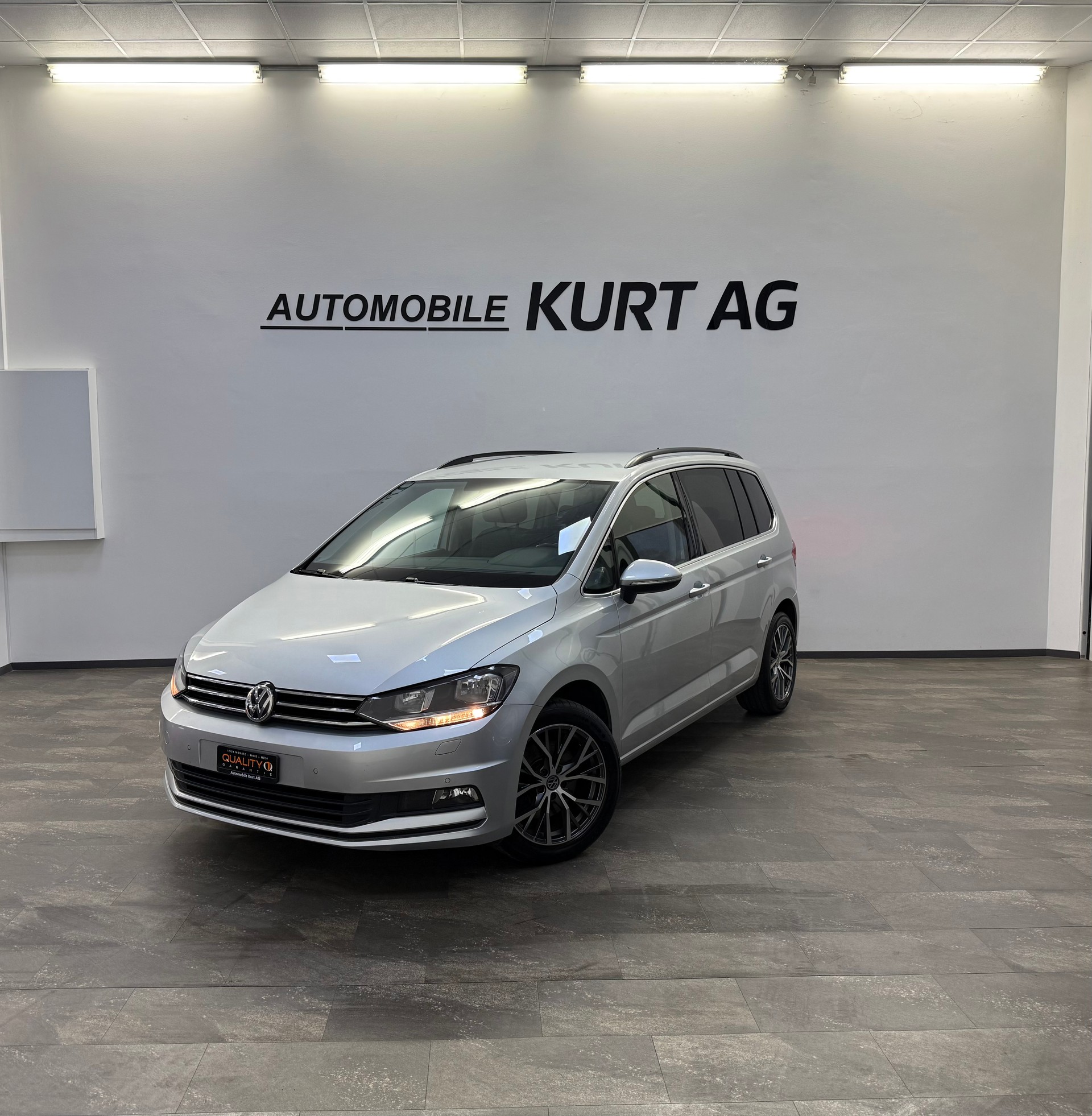 VW Touran 1.6 TDI BlueMotion Technology Trendline DSG-image-0