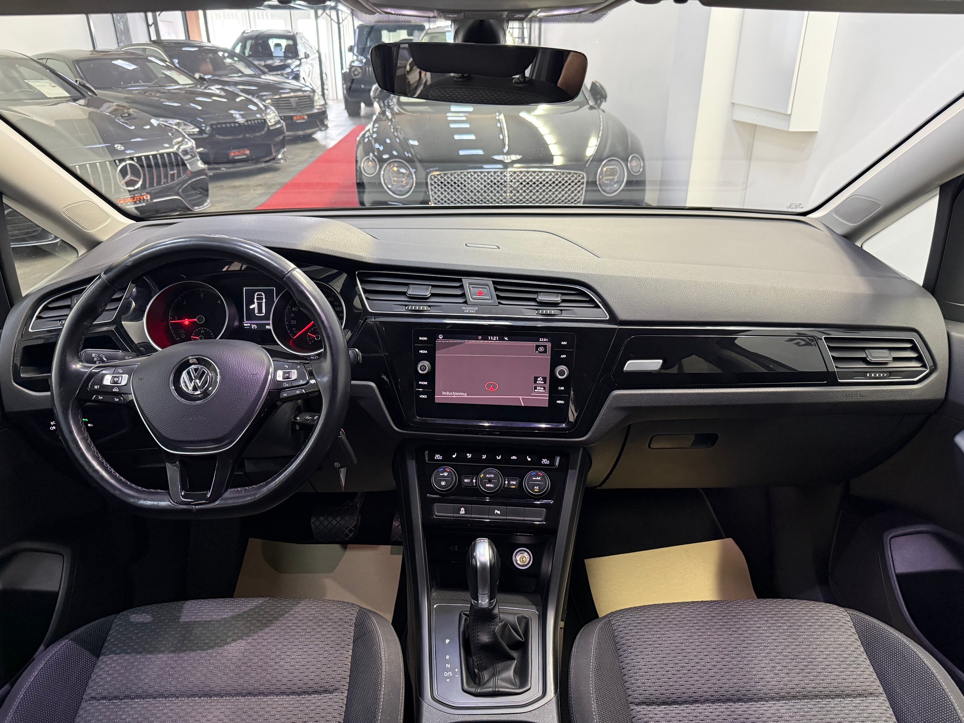 VW Touran 1.6 TDI BlueMotion Technology Trendline DSG-image-11