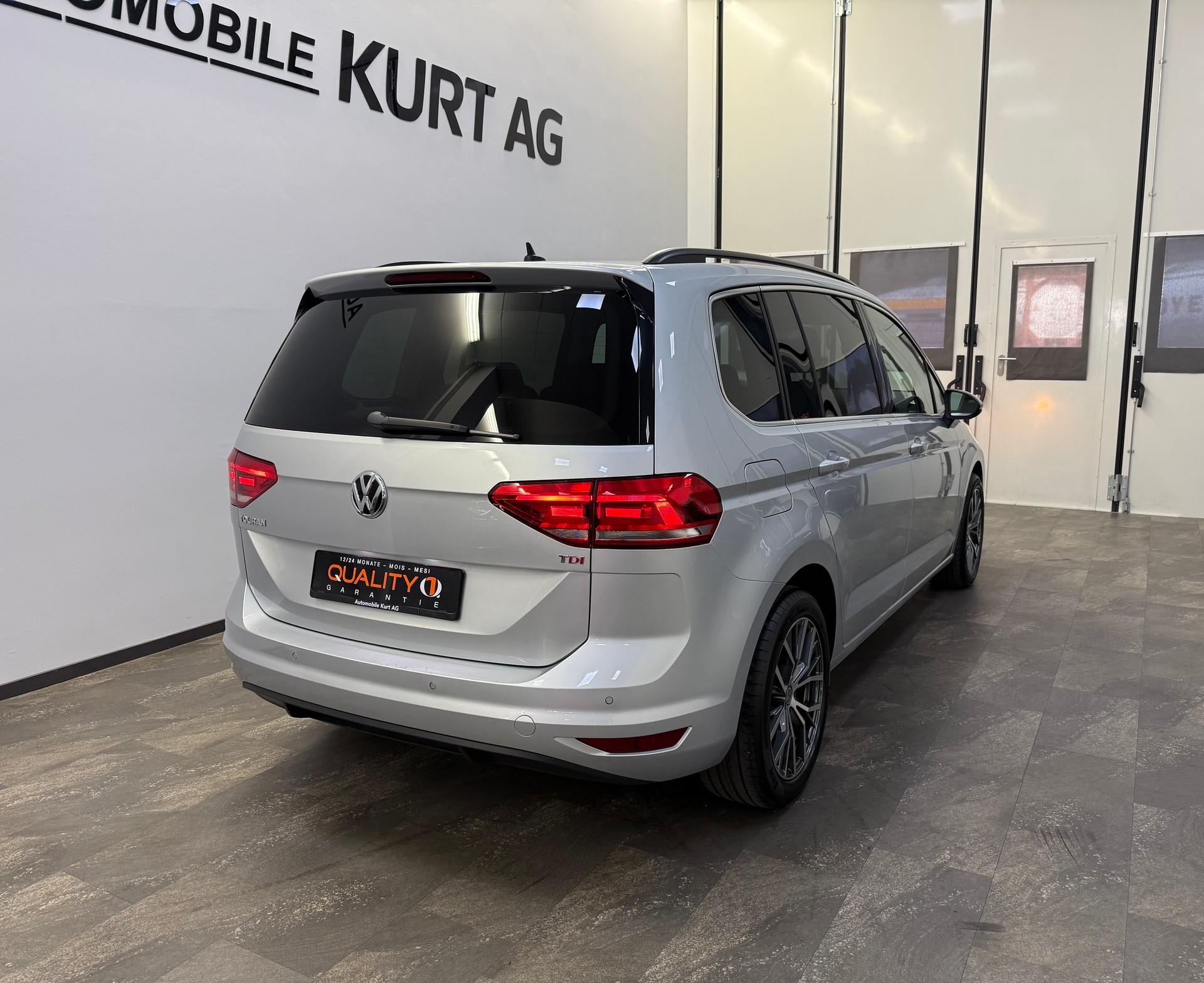 VW Touran 1.6 TDI BlueMotion Technology Trendline DSG-image-6