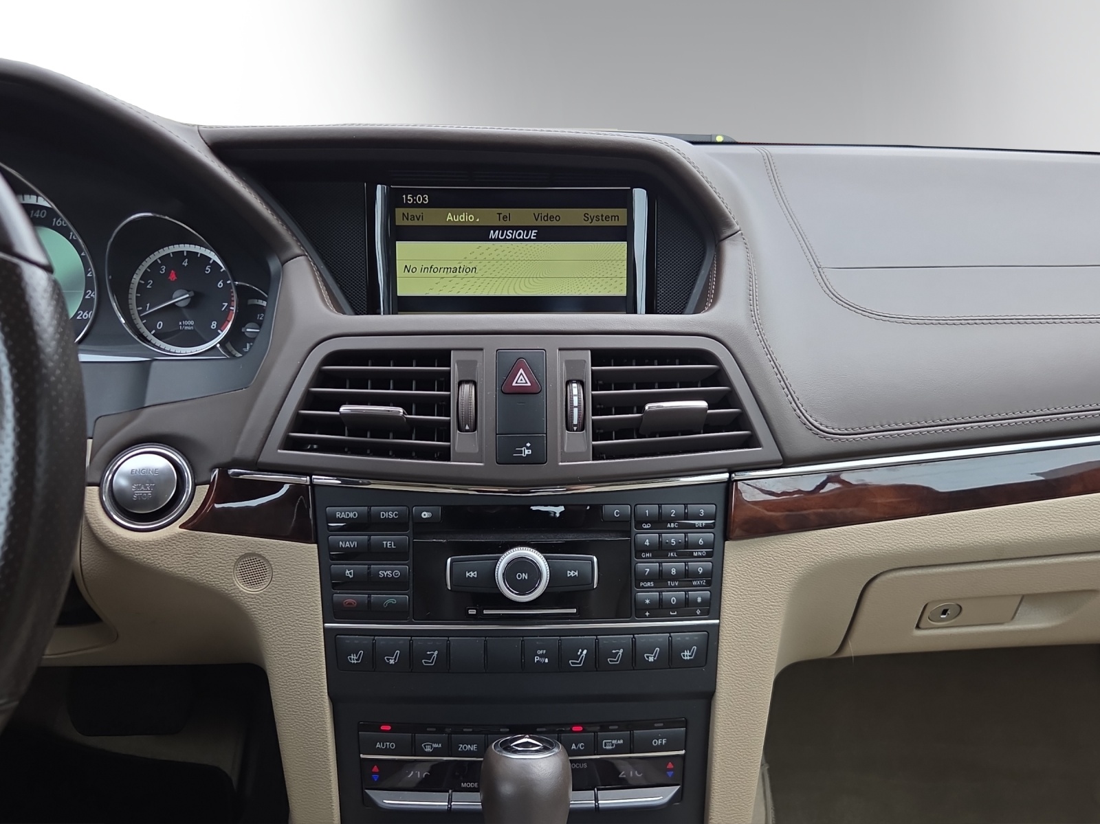 MERCEDES-BENZ E 350 CGI BlueEfficiency 7G-Tronic-image-12
