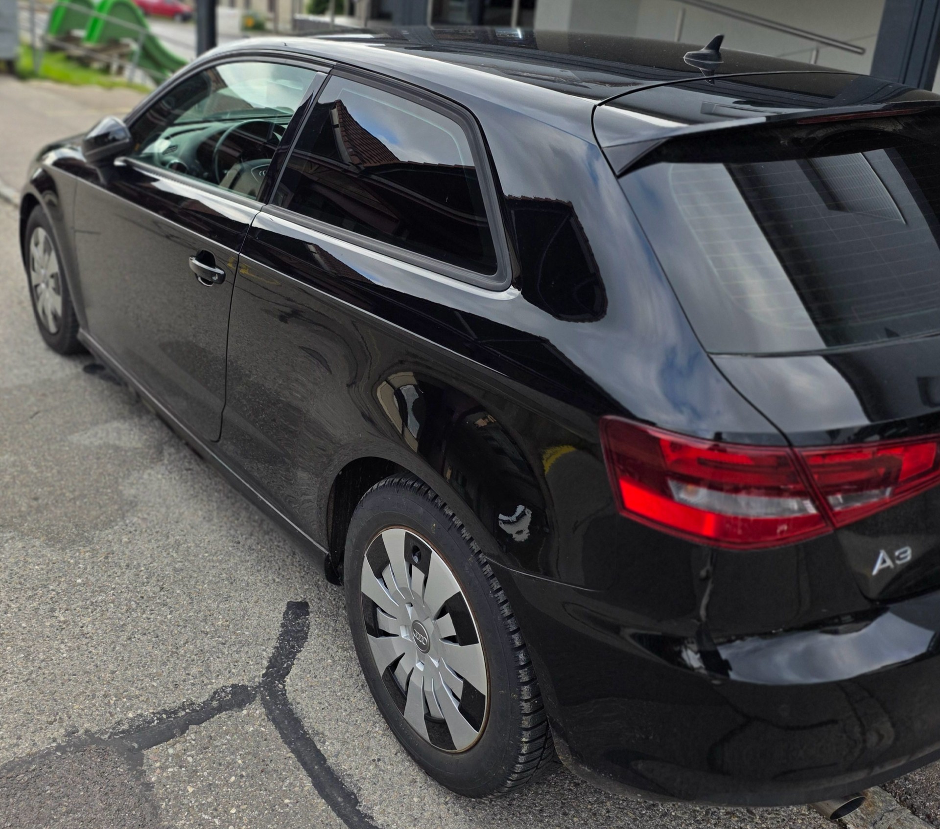 AUDI 1.6 TDI ultra Attraction-image-2