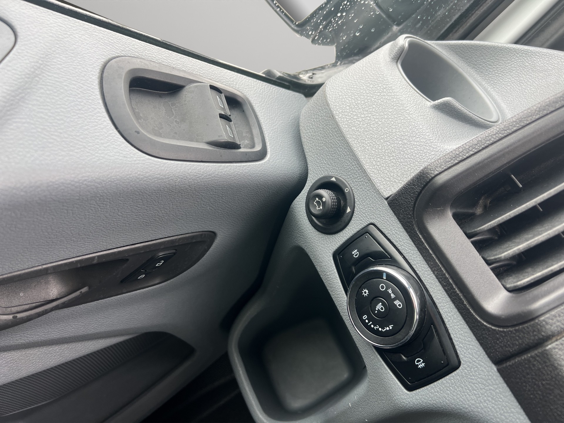 FORD Transit Van 350 L3H2 Ambiente 4WD-image-11