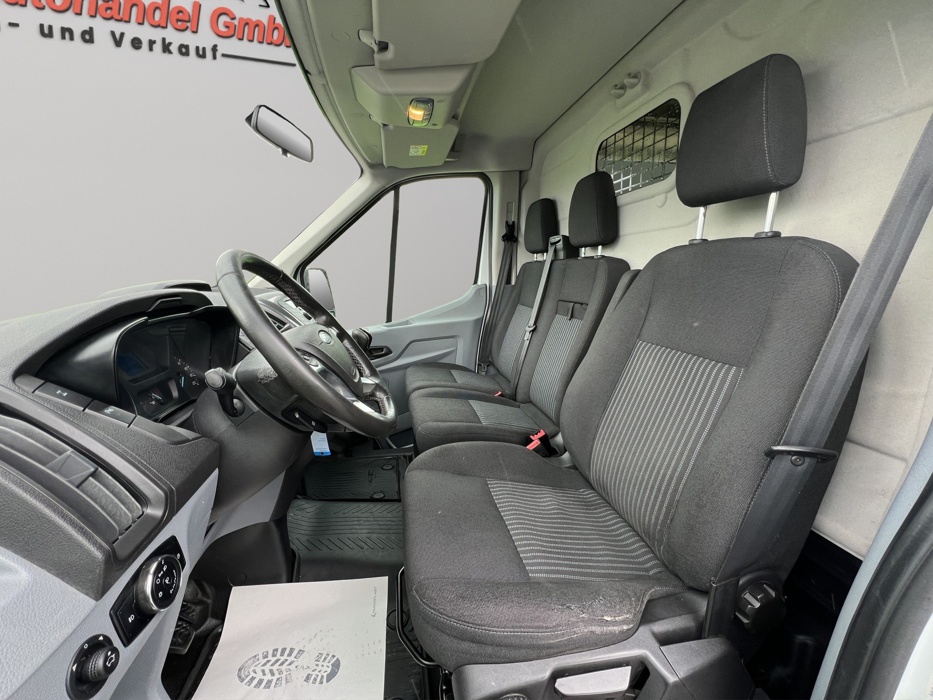 FORD Transit Van 350 L3H2 Ambiente 4WD-image-9