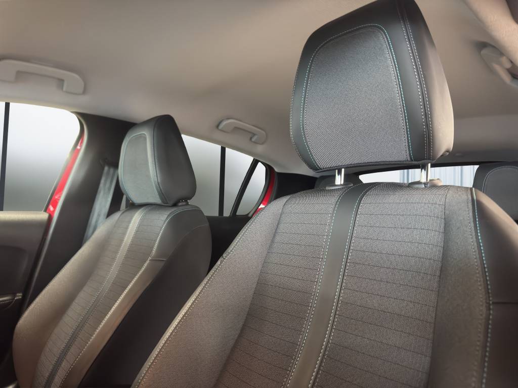 PEUGEOT 208 Elektrik Allure Pack //Sièges AV Chauffants/Visio Park 1/Carplay/DAB+-image-9