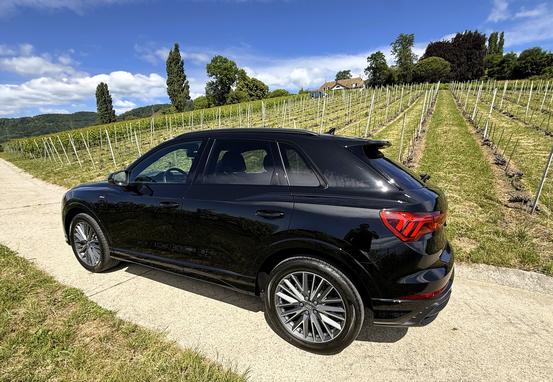 AUDI Q3 45 TFSI S line quattro S-tronic-image-3