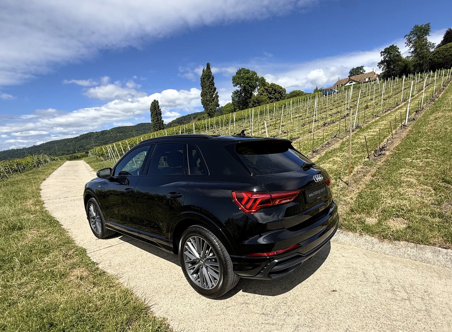 AUDI Q3 45 TFSI S line quattro S-tronic-image-4