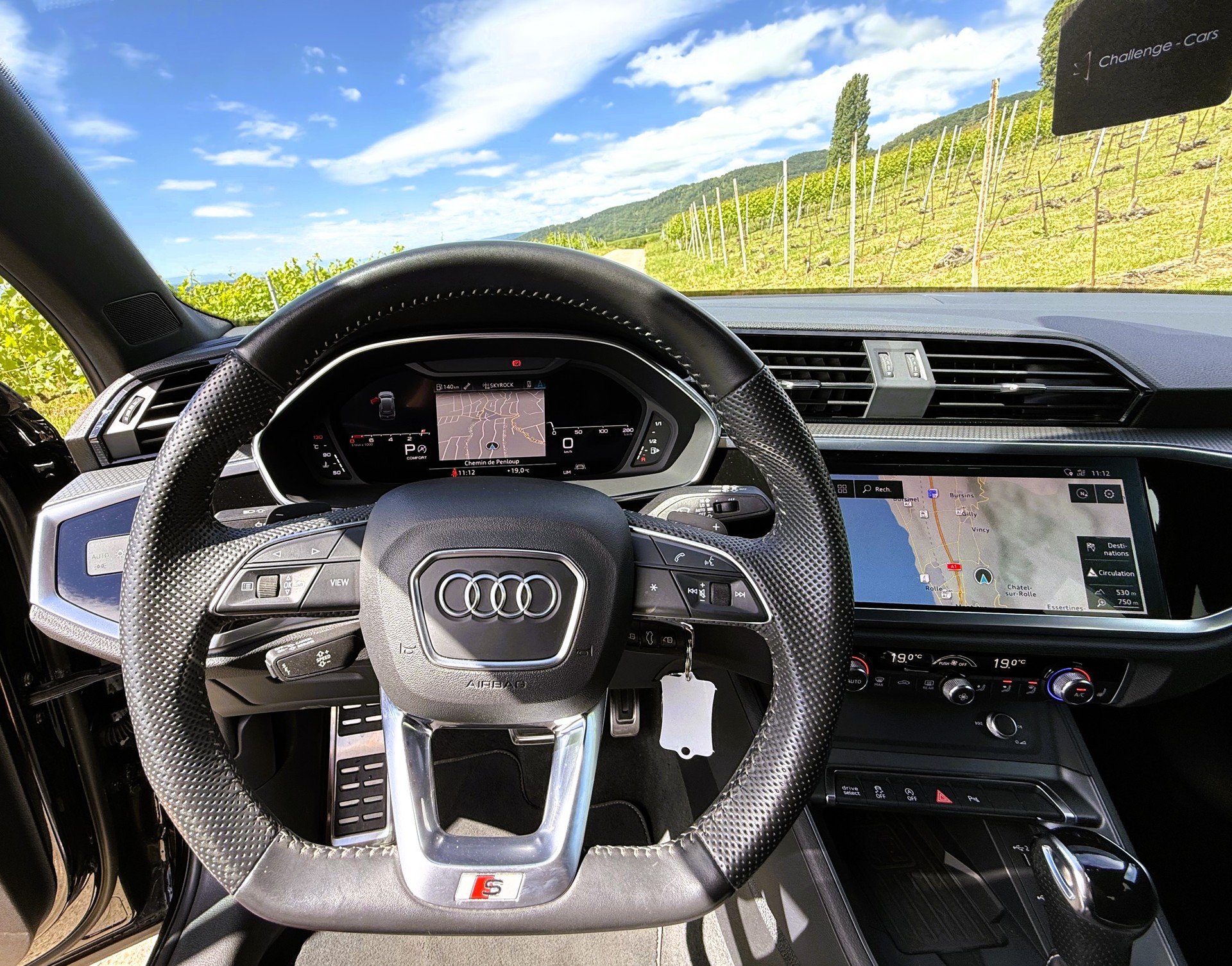 AUDI Q3 45 TFSI S line quattro S-tronic-image-13