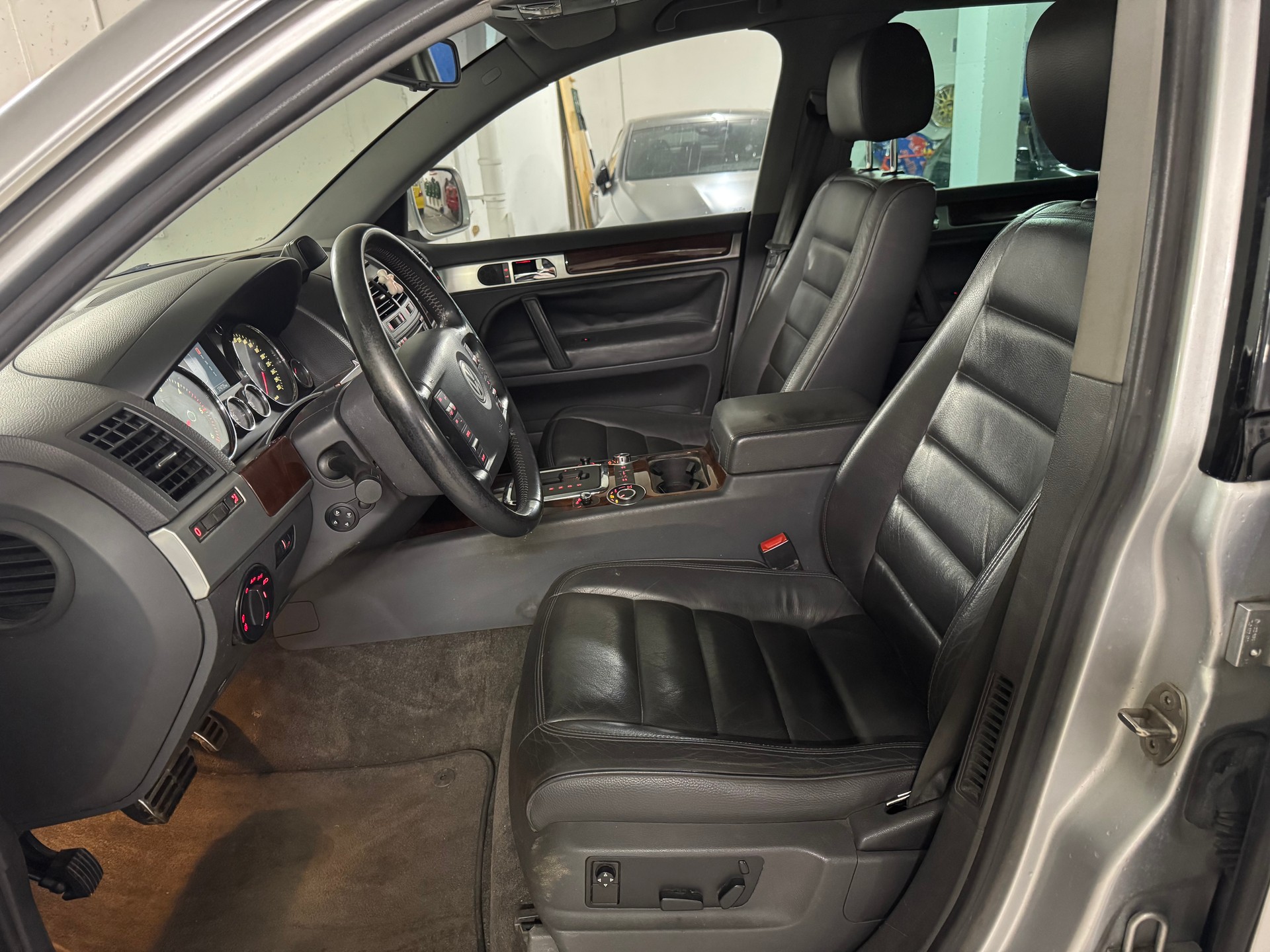 VW Touareg 5.0 TDI V10 Automatic-image-9