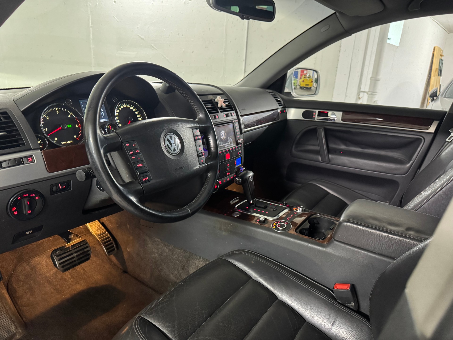 VW Touareg 5.0 TDI V10 Automatic-image-8