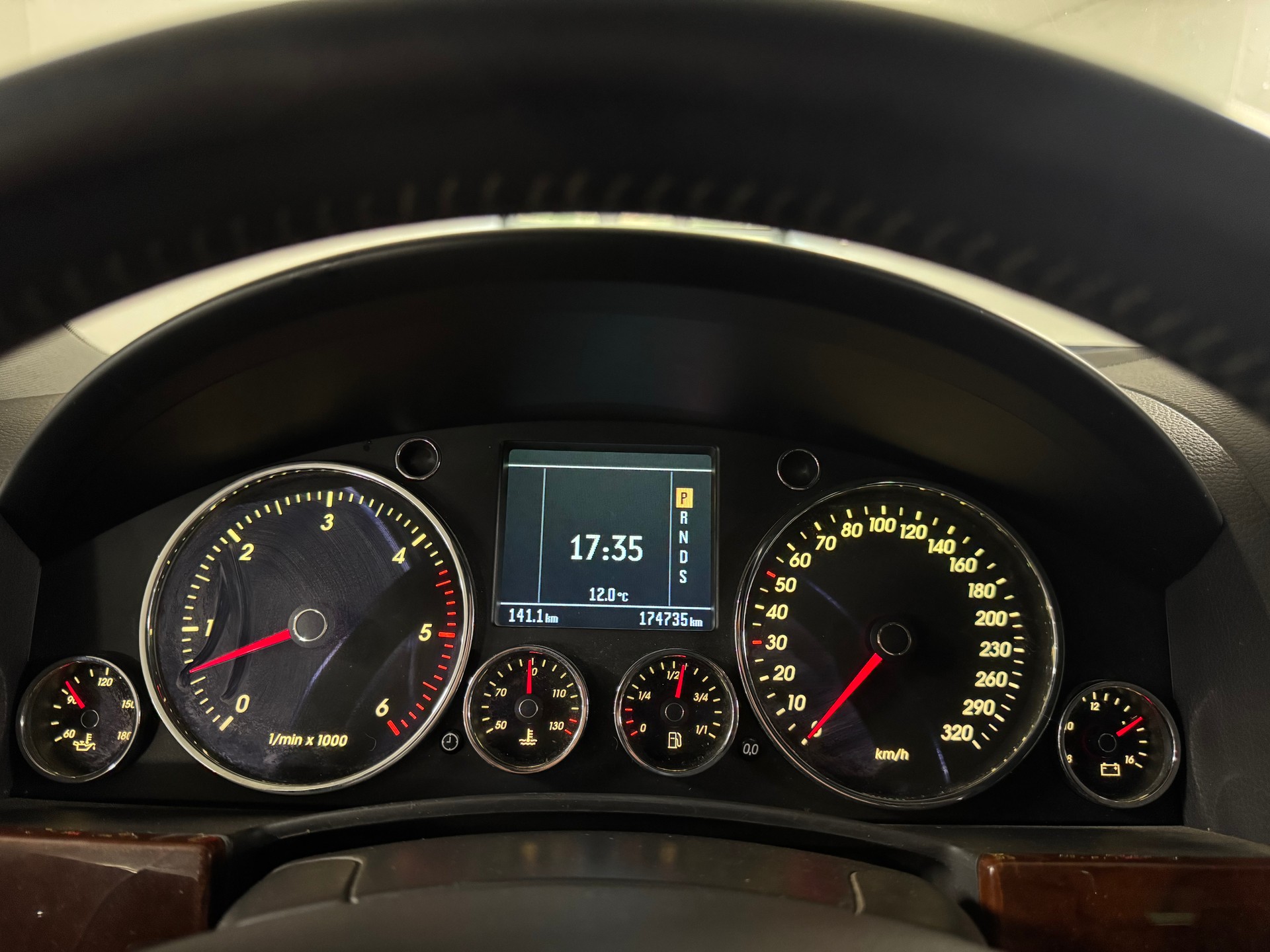 VW Touareg 5.0 TDI V10 Automatic-image-15