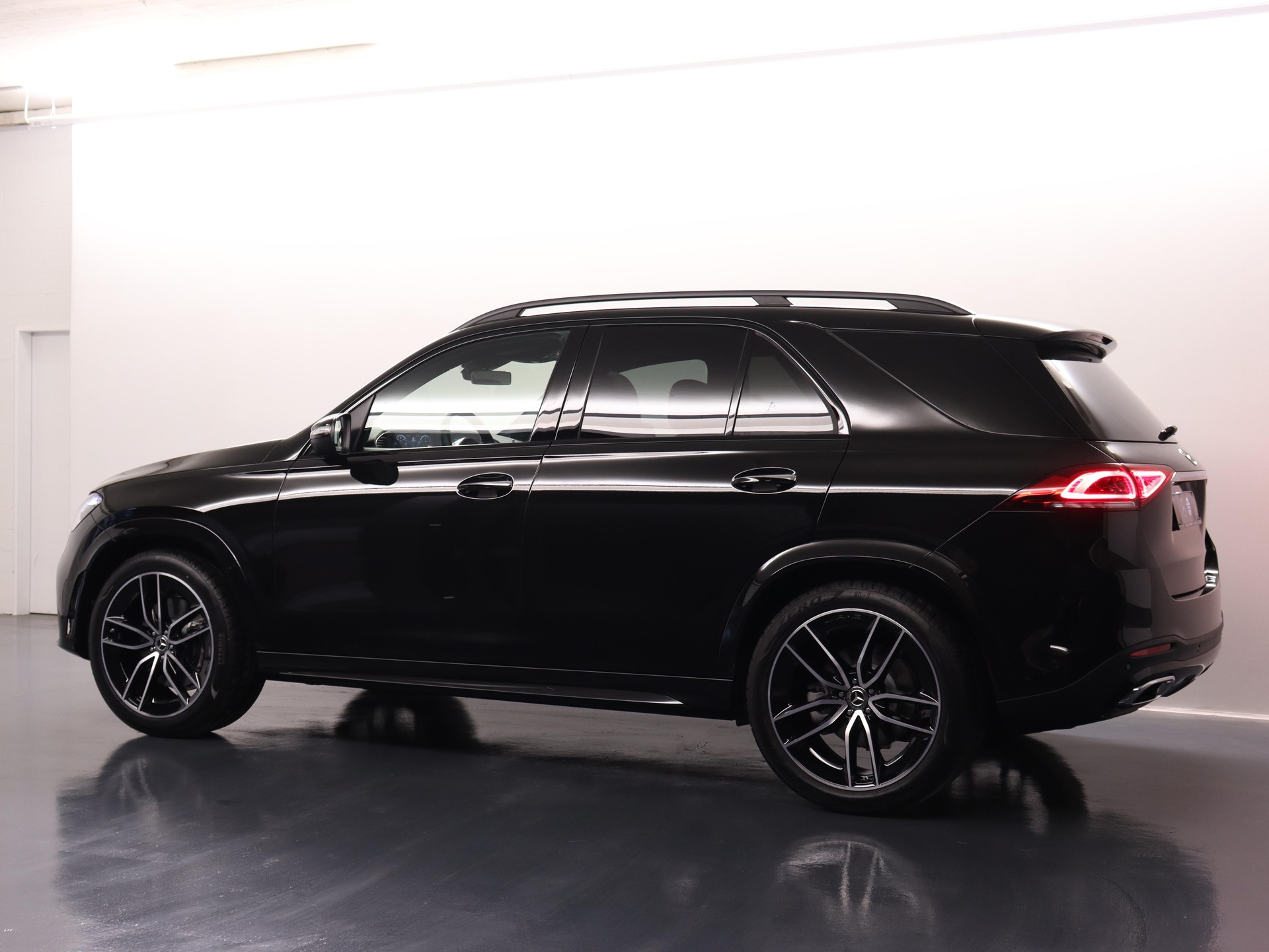 MERCEDES-BENZ GLE 400 d AMG Line 4matic-image-6