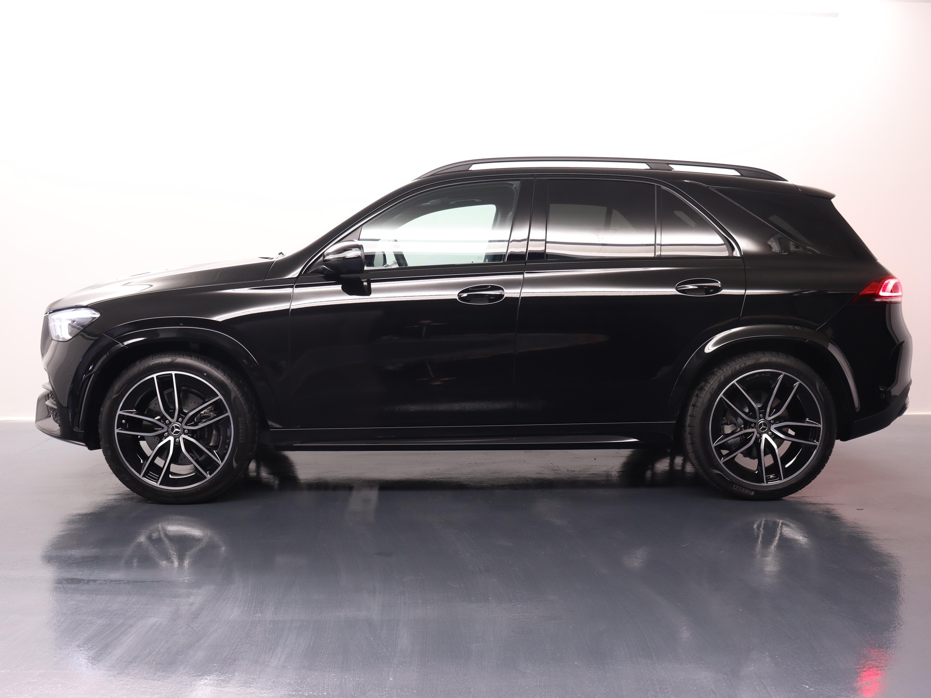 MERCEDES-BENZ GLE 400 d AMG Line 4matic-image-5