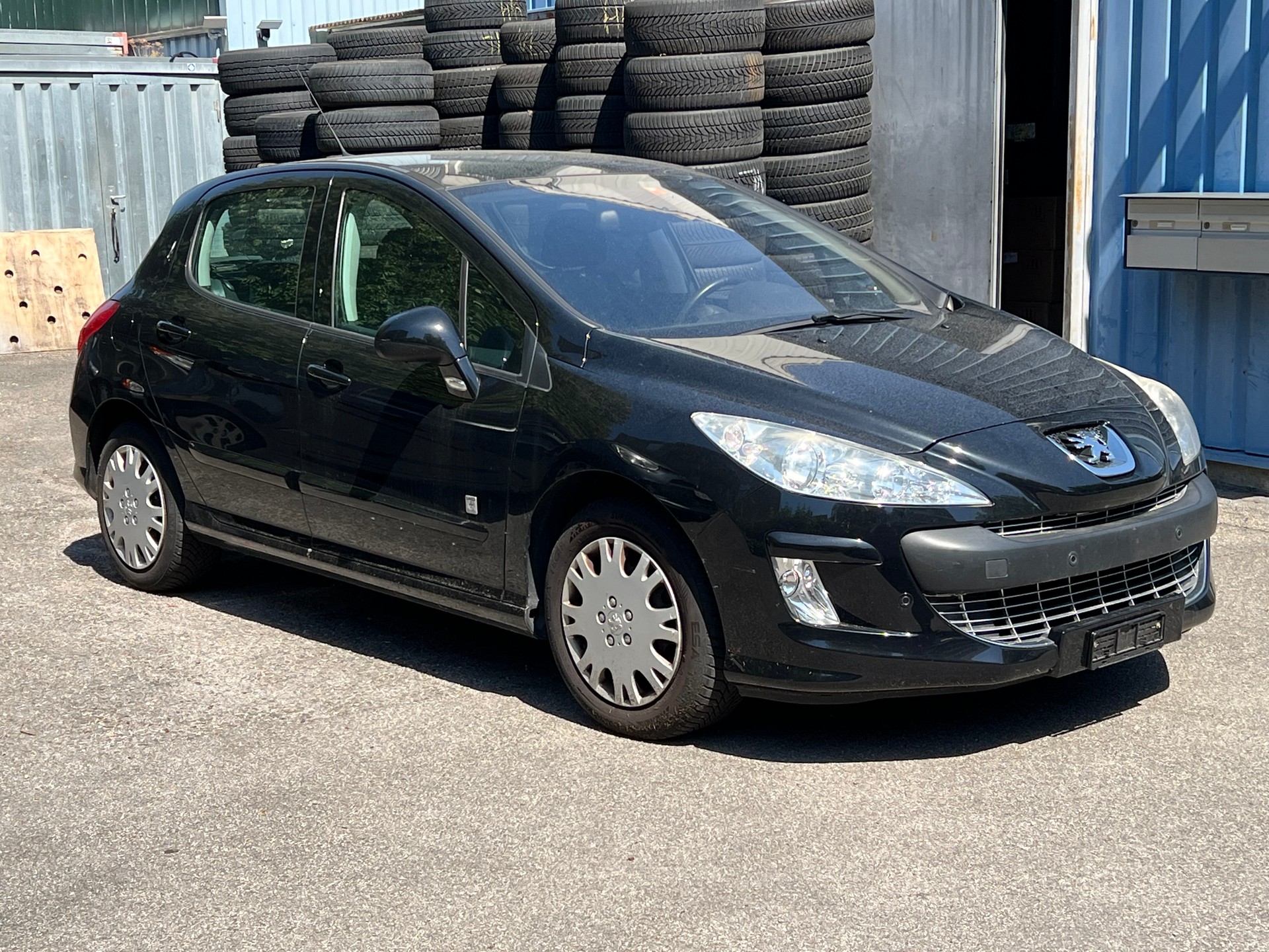 PEUGEOT 308 1.6 16V T Swiss Edition-image-2
