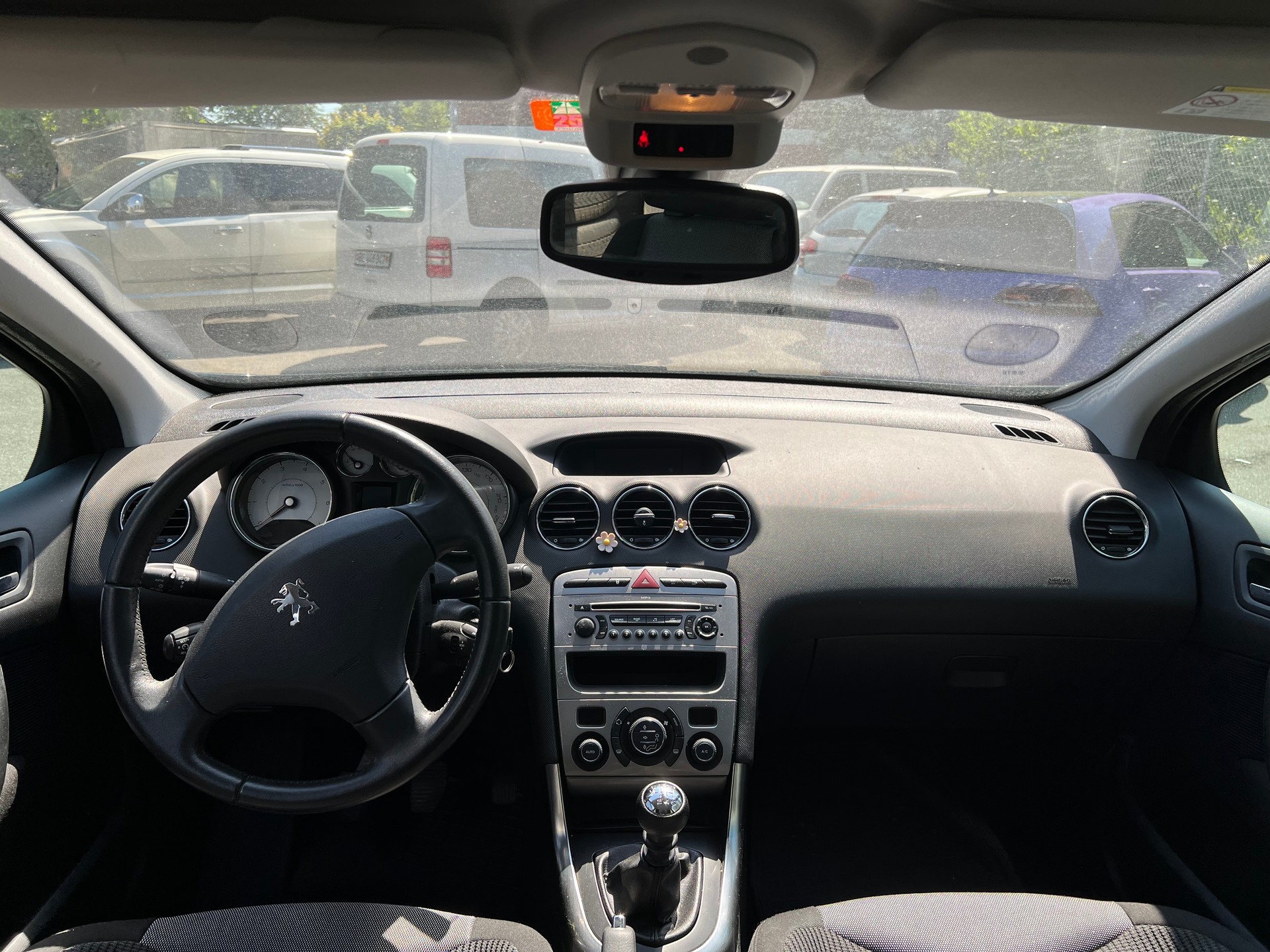 PEUGEOT 308 1.6 16V T Swiss Edition-image-6