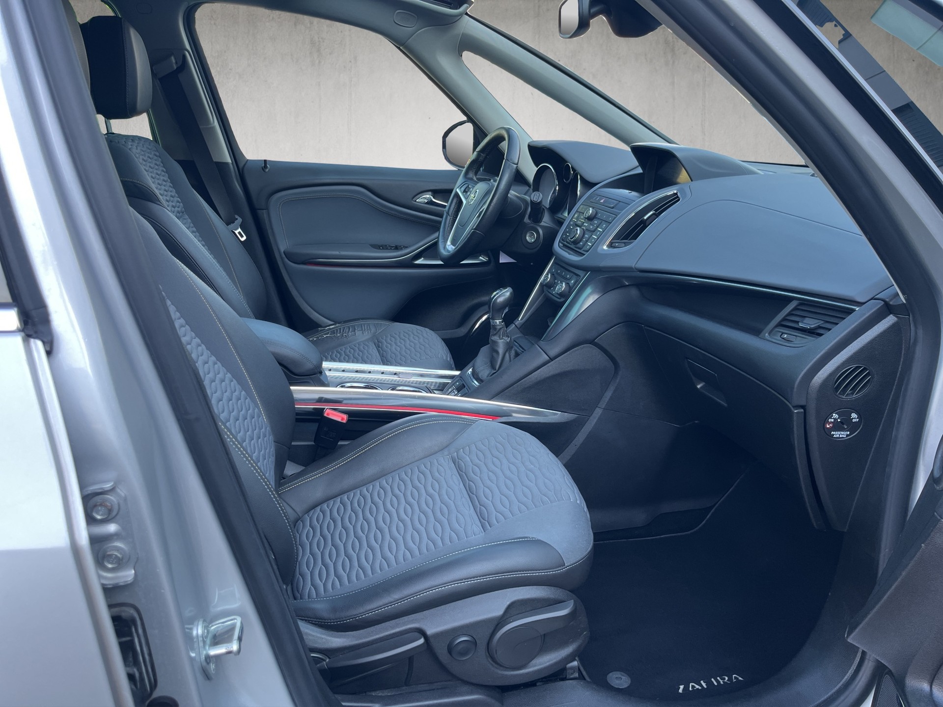 OPEL Zafira Tourer 1.6i 16V Turbo Cosmo-image-10