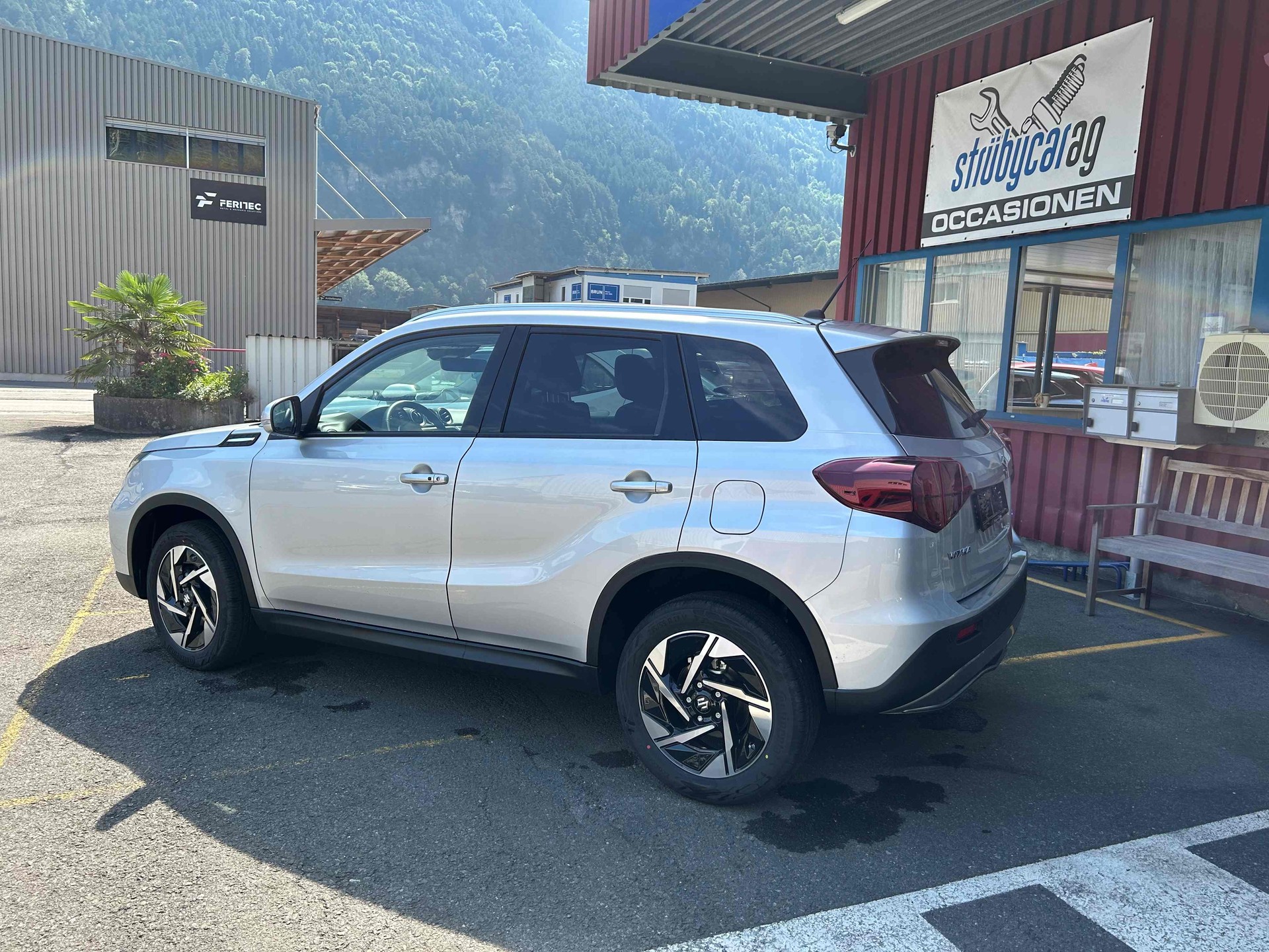 SUZUKI Vitara 1.4 Boosterjet Compact Top 4x4 Hybrid Automatic-image-2