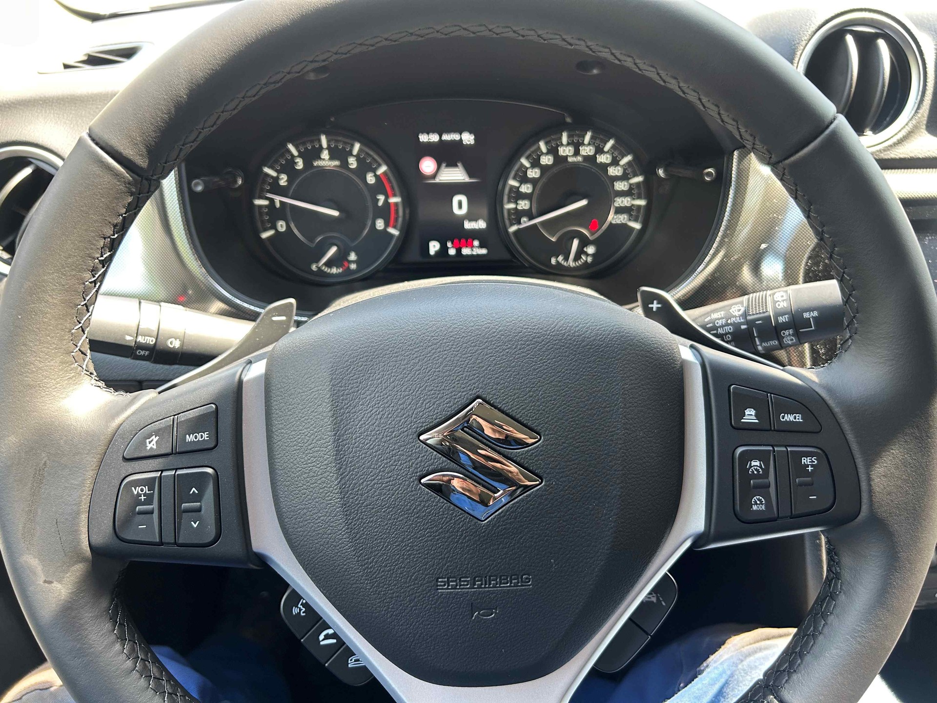 SUZUKI Vitara 1.4 Boosterjet Compact Top 4x4 Hybrid Automatic-image-6