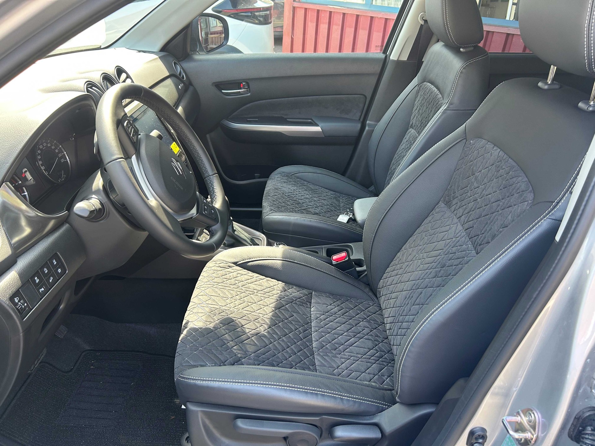 SUZUKI Vitara 1.4 Boosterjet Compact Top 4x4 Hybrid Automatic-image-5