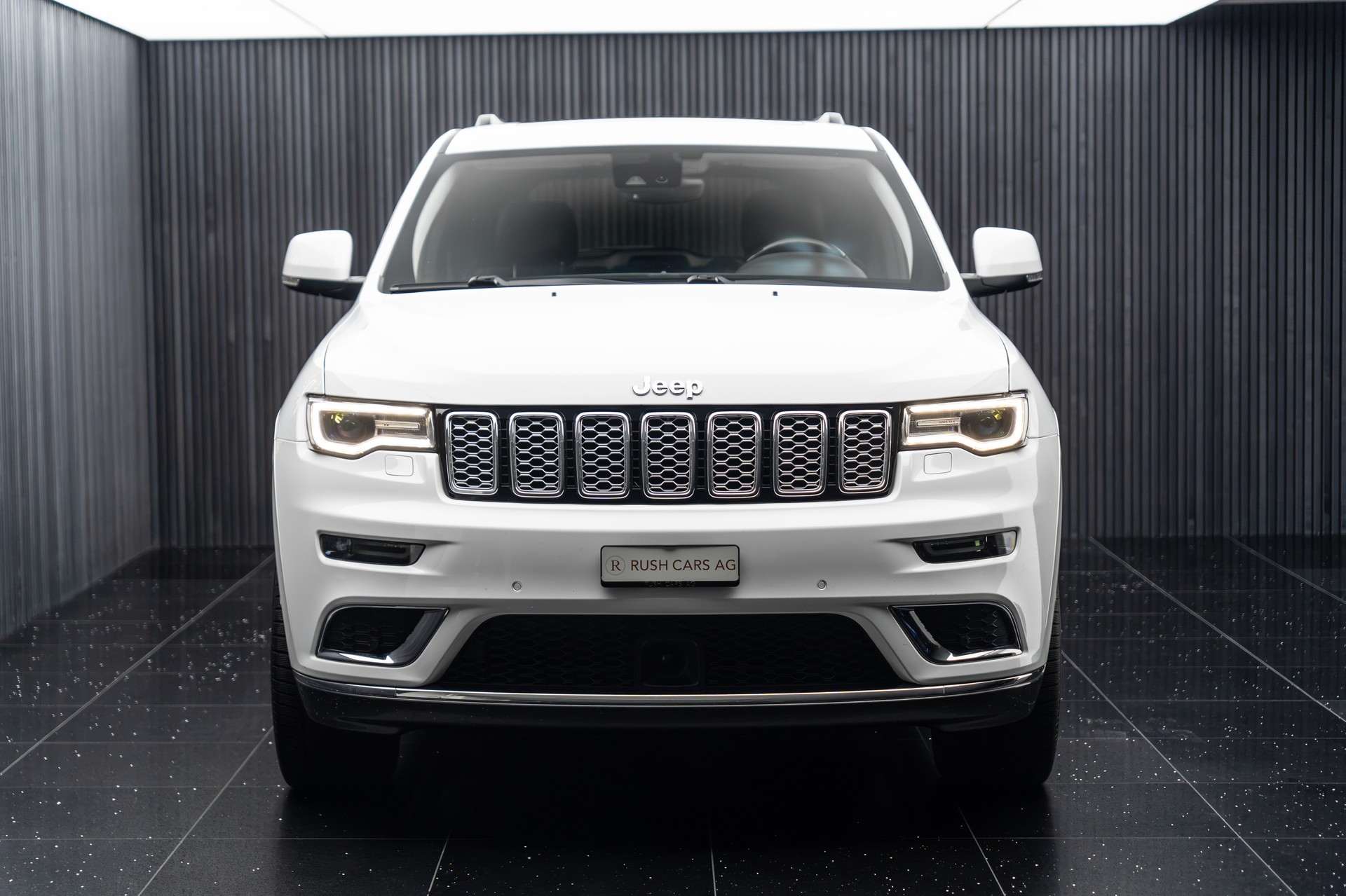JEEP Grand Cherokee 3.0 CRD Summit Automatic-showroom-element-1