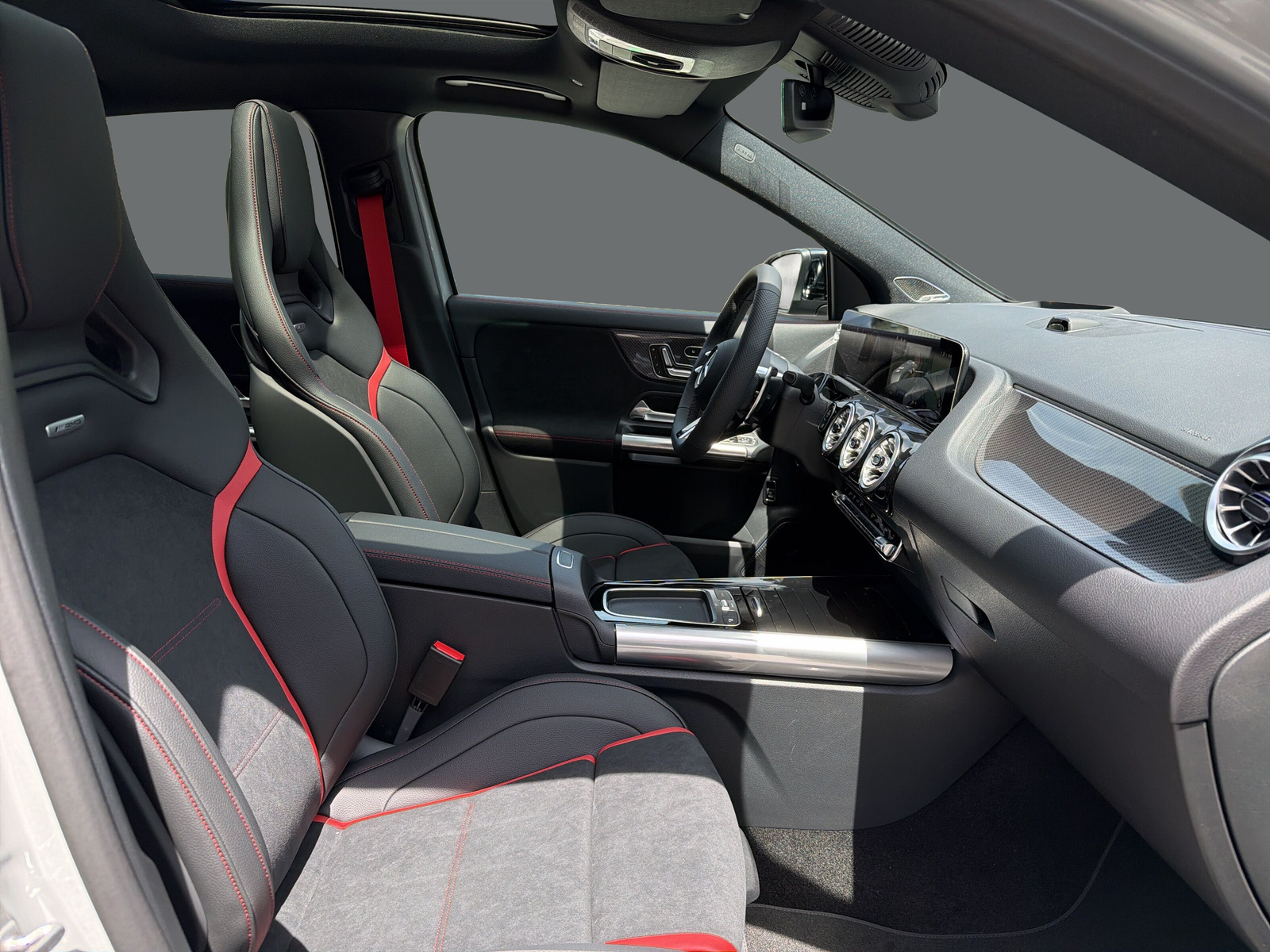 MERCEDES-BENZ GLA AMG 35 4Matic 8G-DCT-image-17