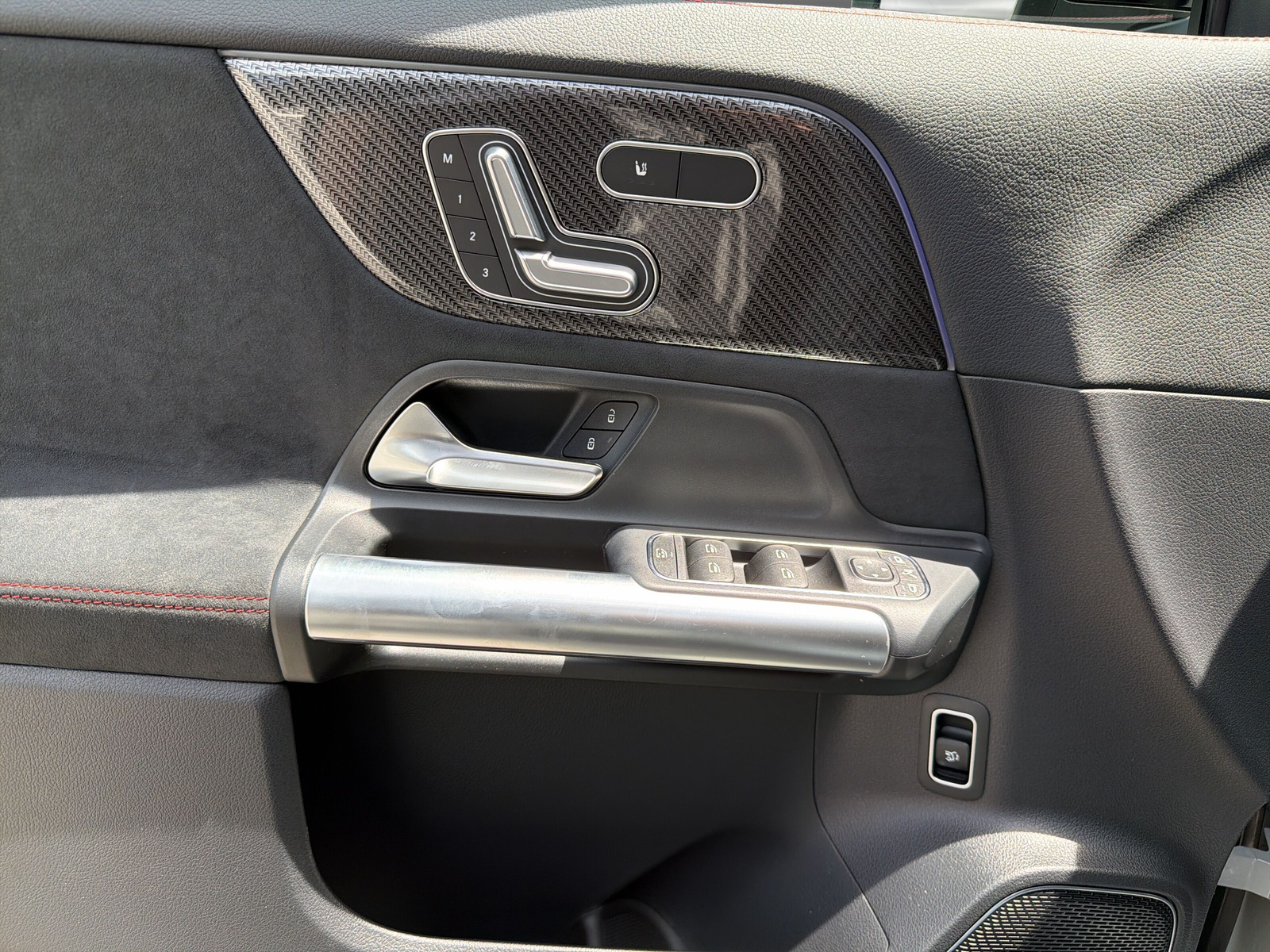 MERCEDES-BENZ GLA AMG 35 4Matic 8G-DCT-image-11