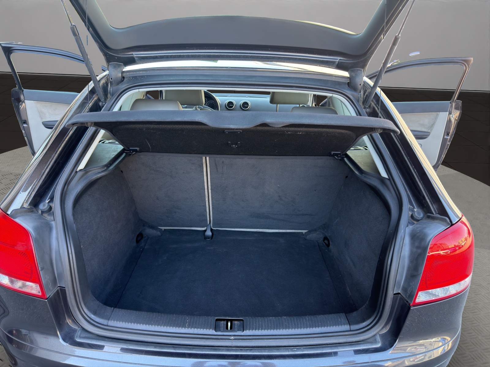 AUDI A3 2.0 TDI Attraction-image-16