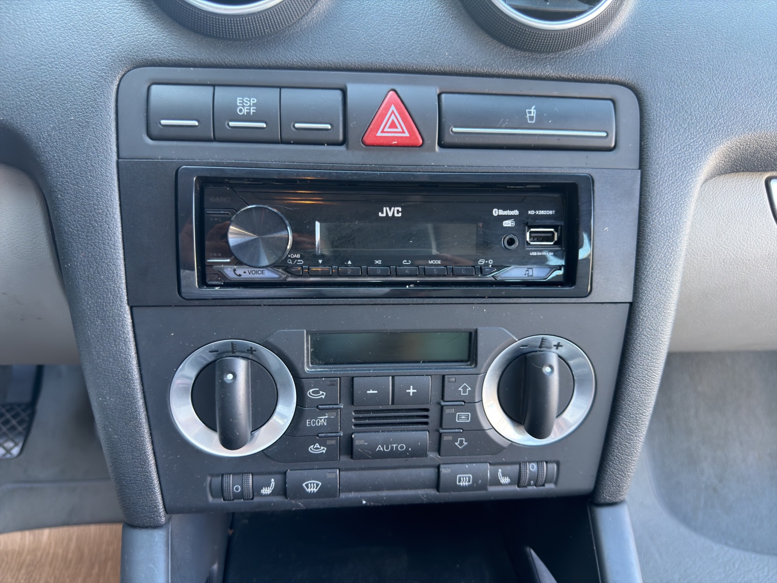 AUDI A3 2.0 TDI Attraction-image-14