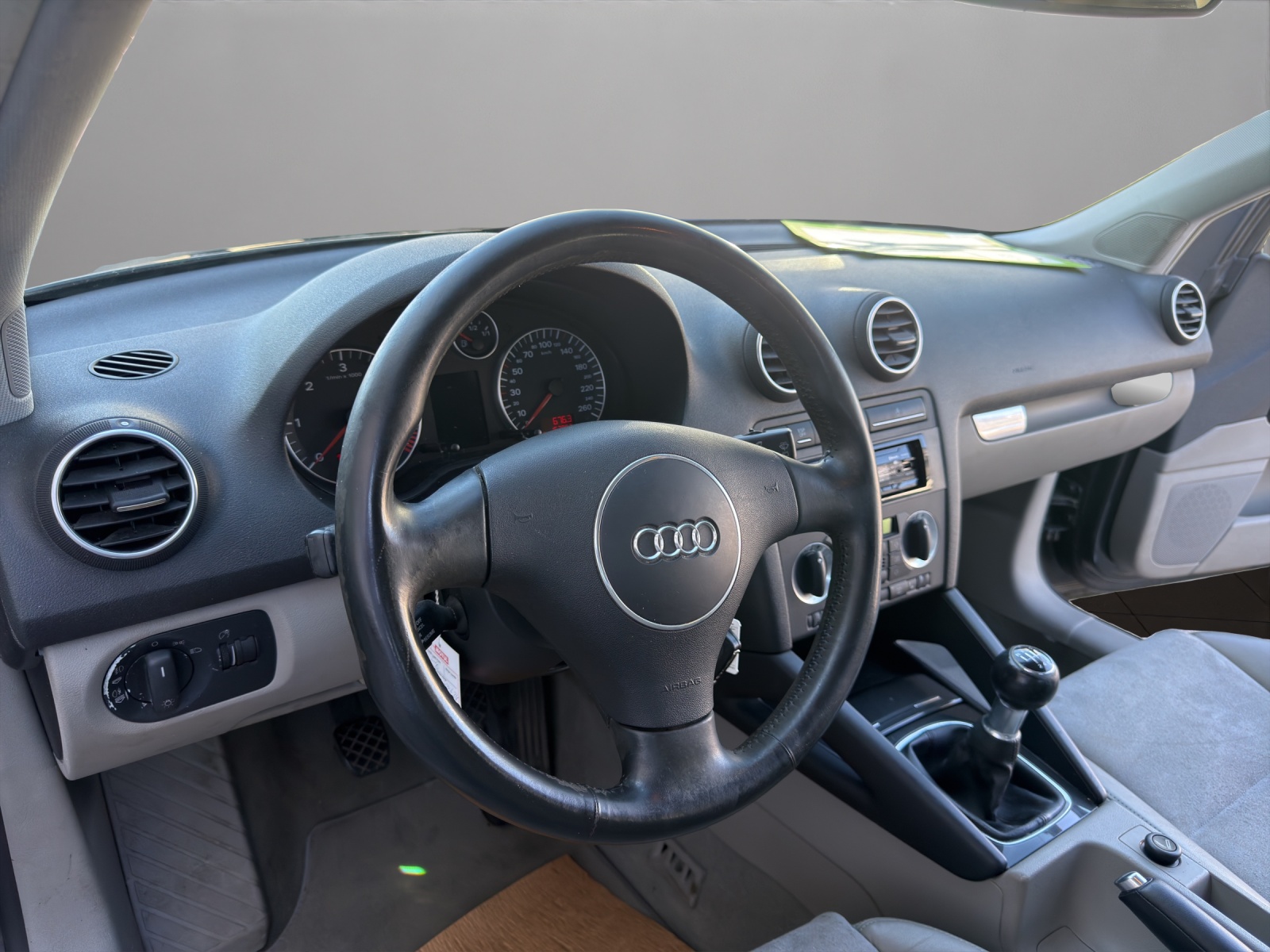 AUDI A3 2.0 TDI Attraction-image-9