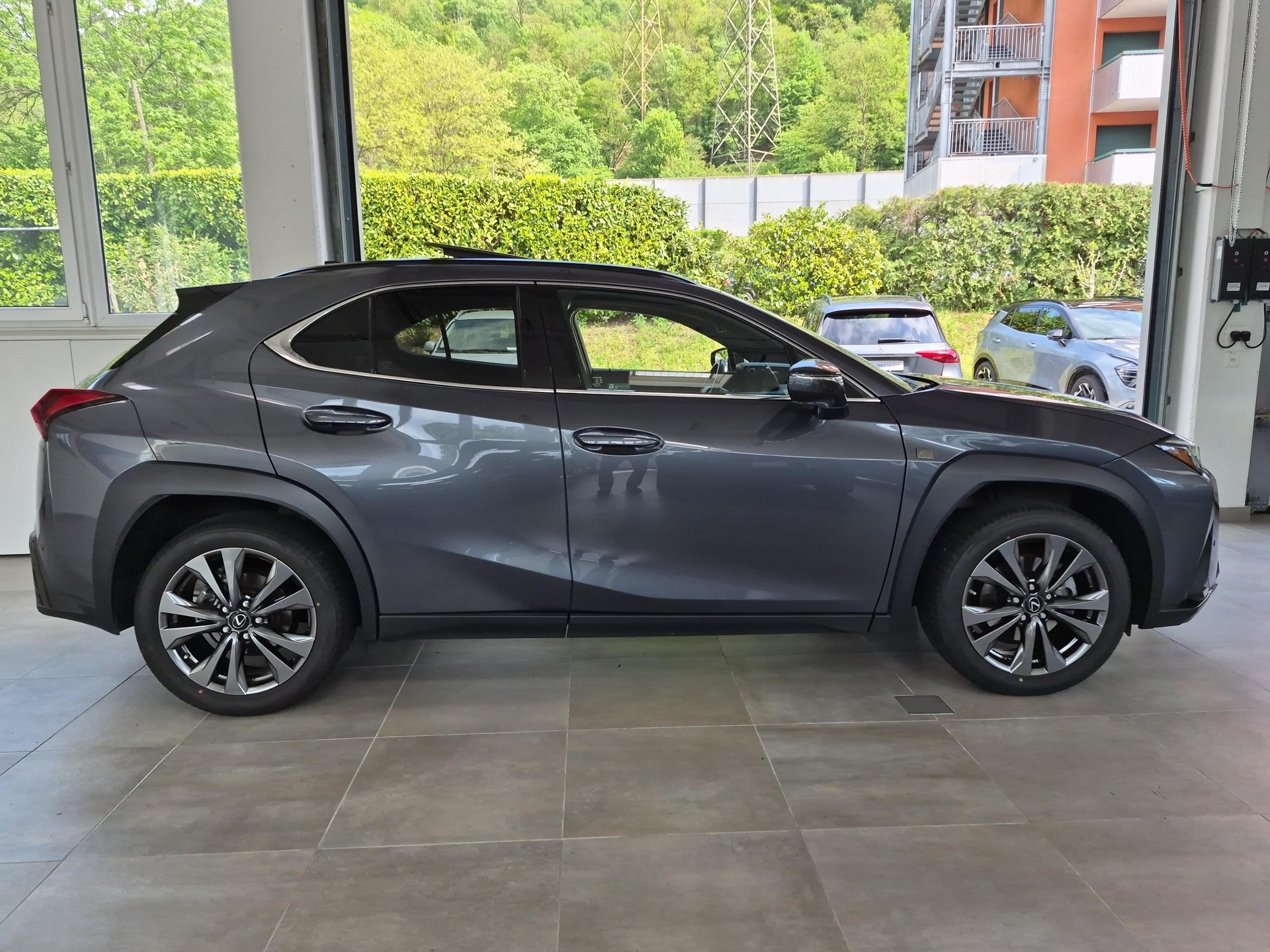 LEXUS UX 250h F-Line - Ruote invernali incluse-image-6