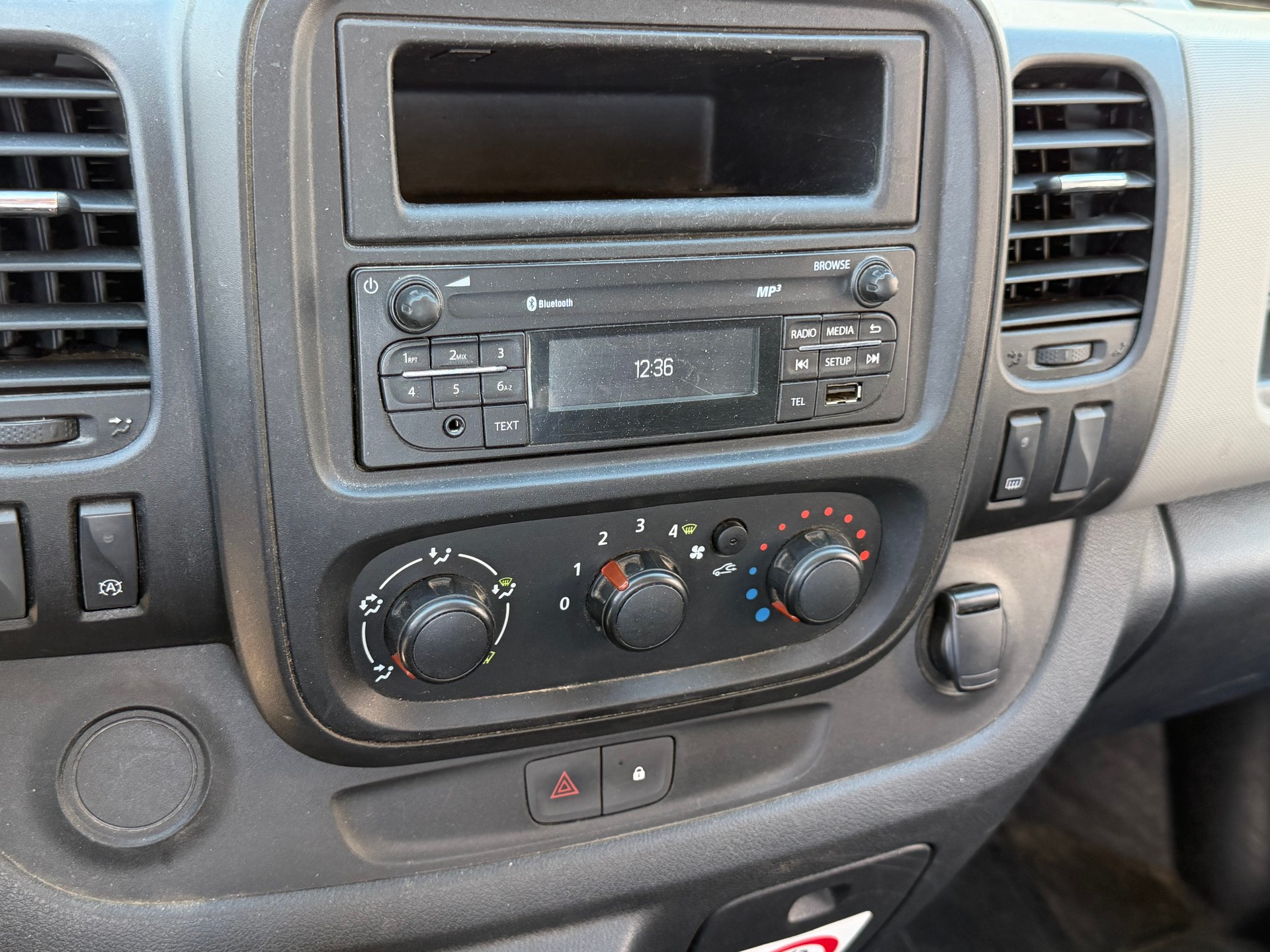 RENAULT Trafic 1.6 E.TwT. dCi125 2.9t Pro+ BusinessF.Br.L2-image-6