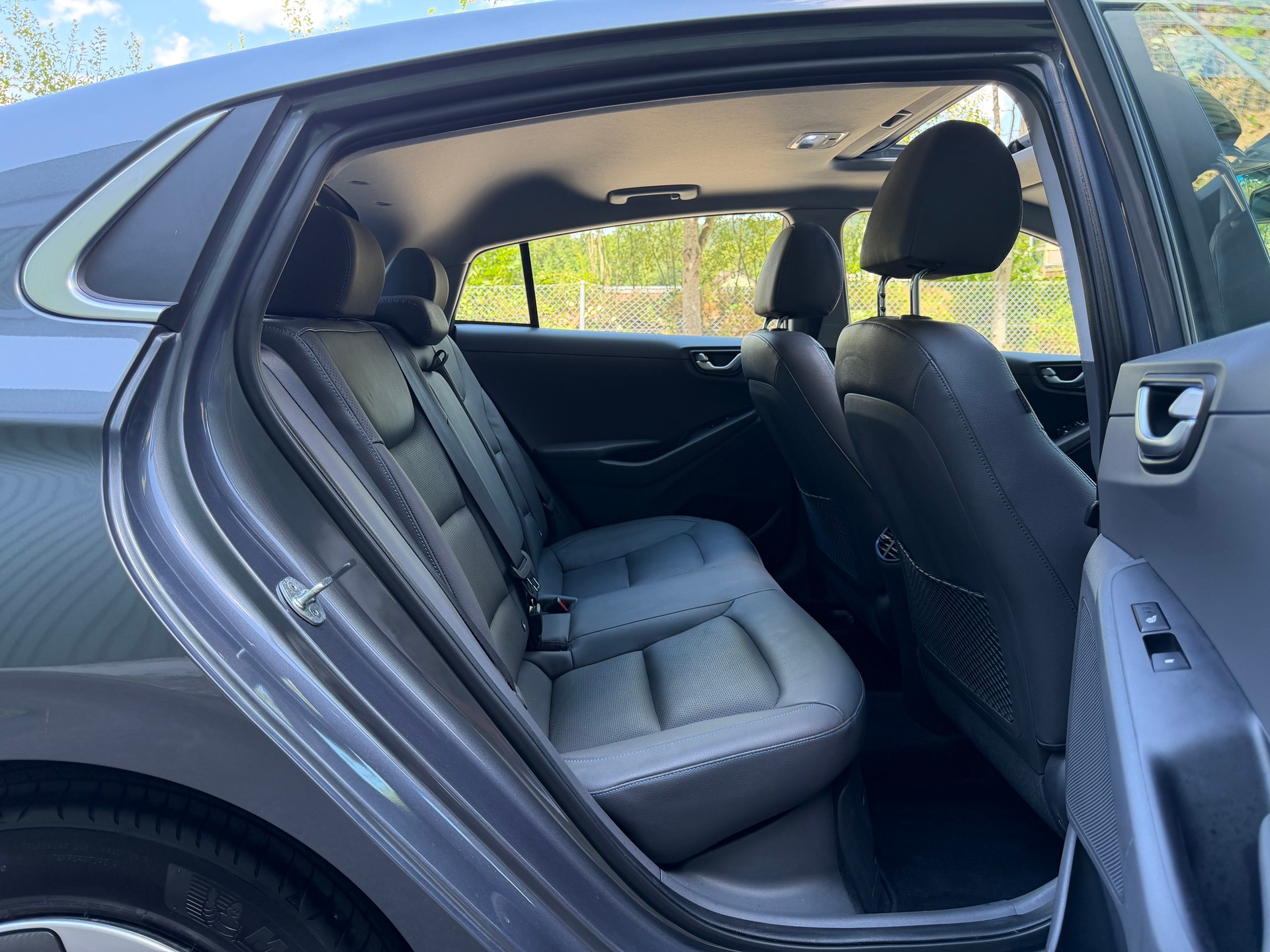HYUNDAI Ioniq 1.6 GDi HEV Launch Plus DCT-image-11