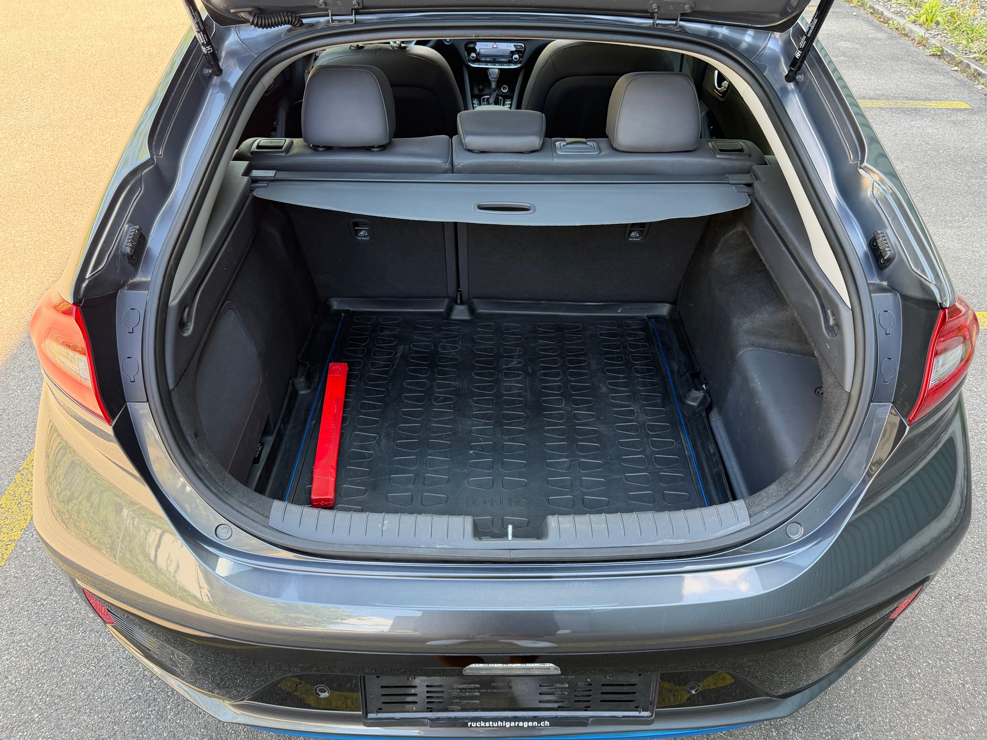 HYUNDAI Ioniq 1.6 GDi HEV Launch Plus DCT-image-19