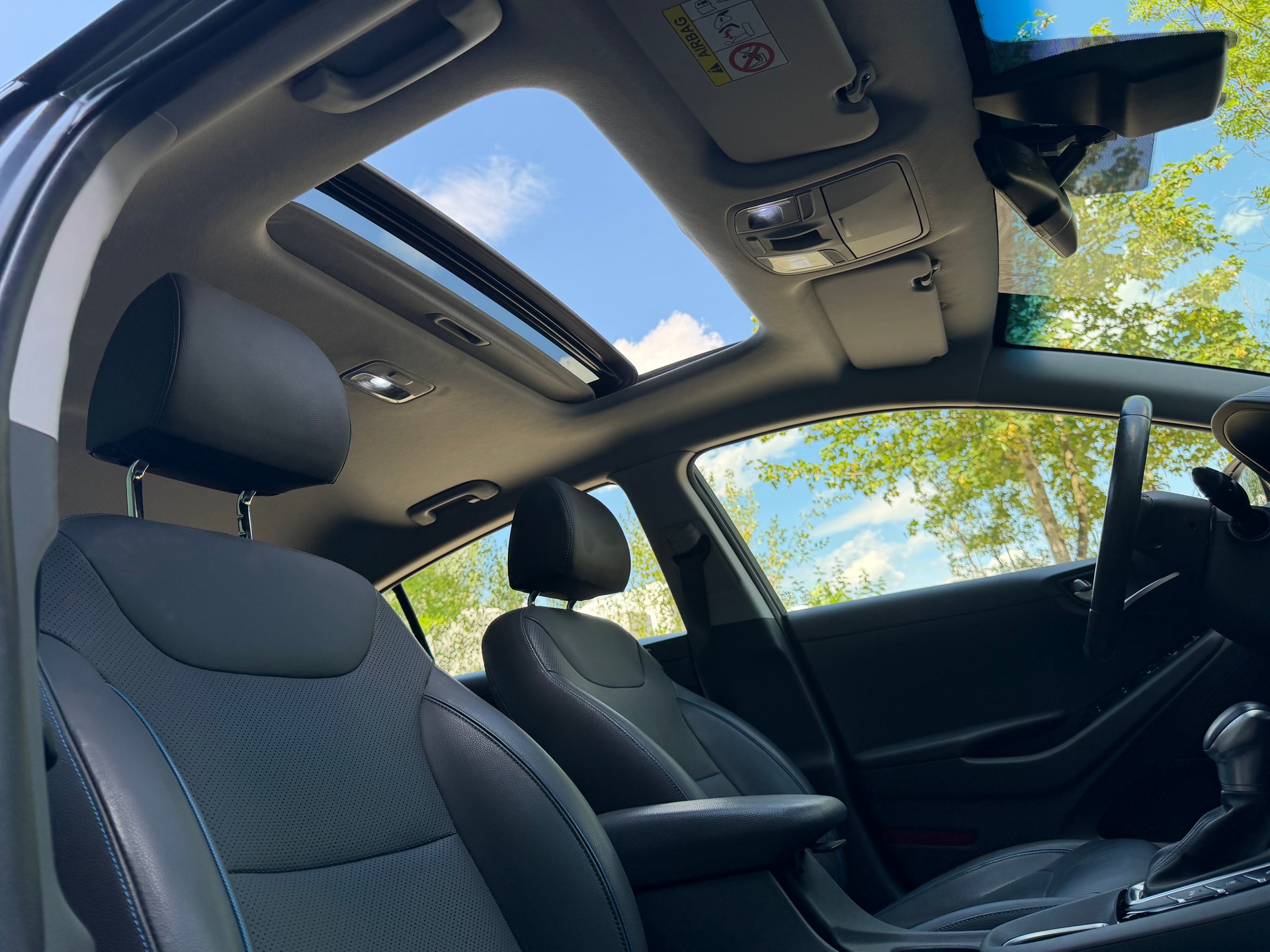 HYUNDAI Ioniq 1.6 GDi HEV Launch Plus DCT-image-10