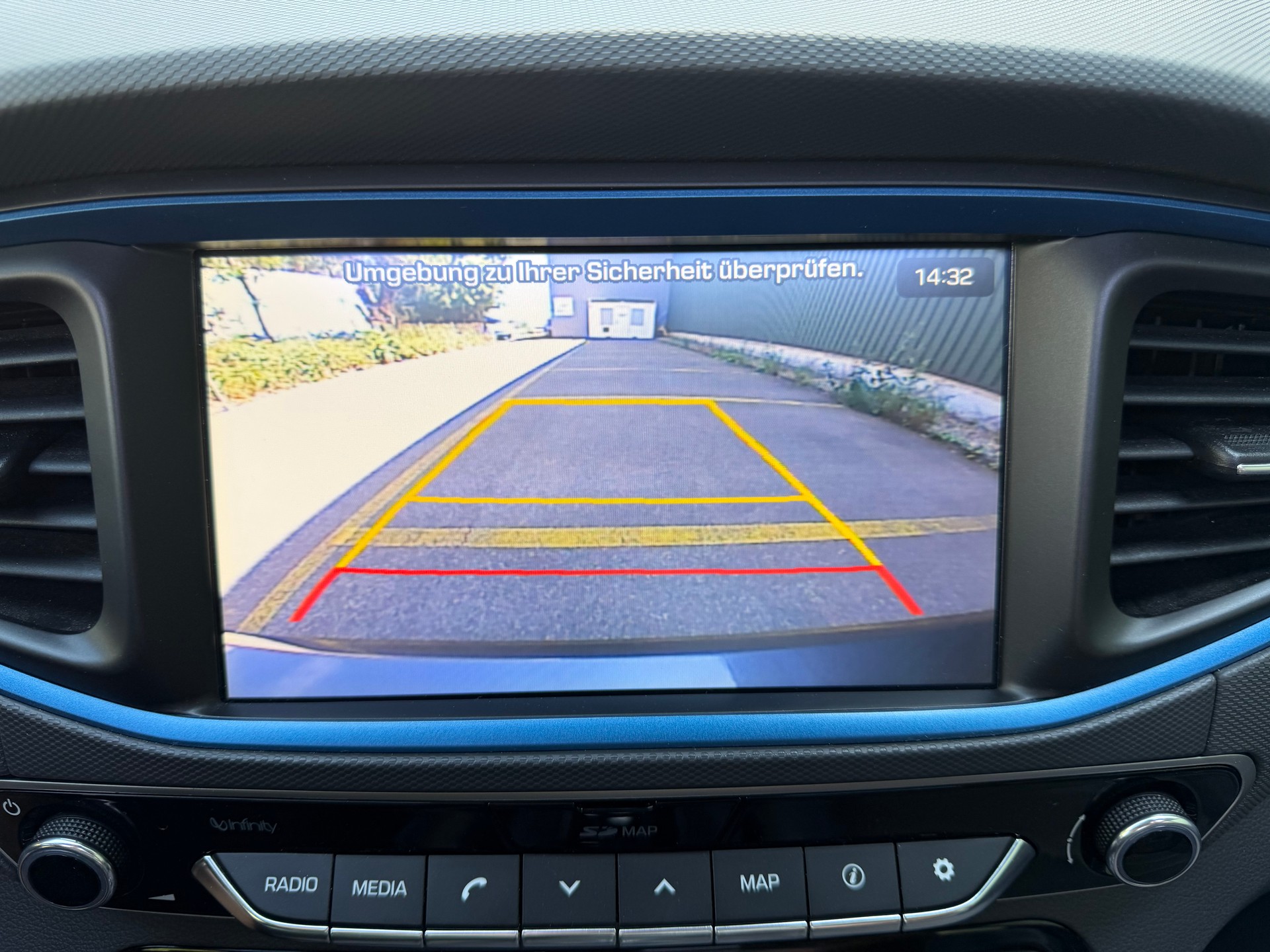 HYUNDAI Ioniq 1.6 GDi HEV Launch Plus DCT-image-15